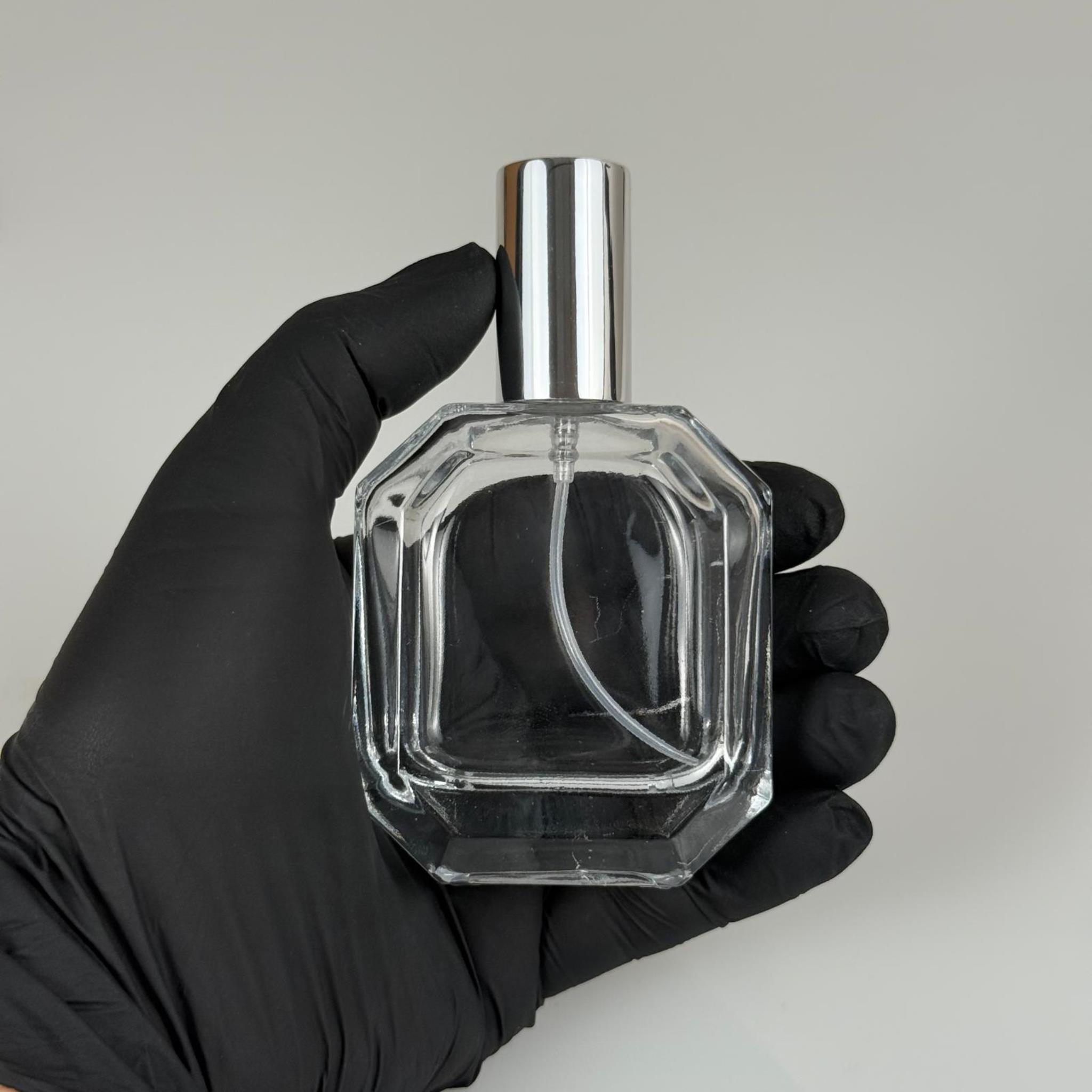 50 ML KAZABLANKA MODEL KÖŞELİ PARFÜM ŞİŞESİ - GÜMÜŞ METALE METAL SPREYLİ SET (AĞIZ 13 MM VİDALI) TEKRAR DOLDURULABİLİR