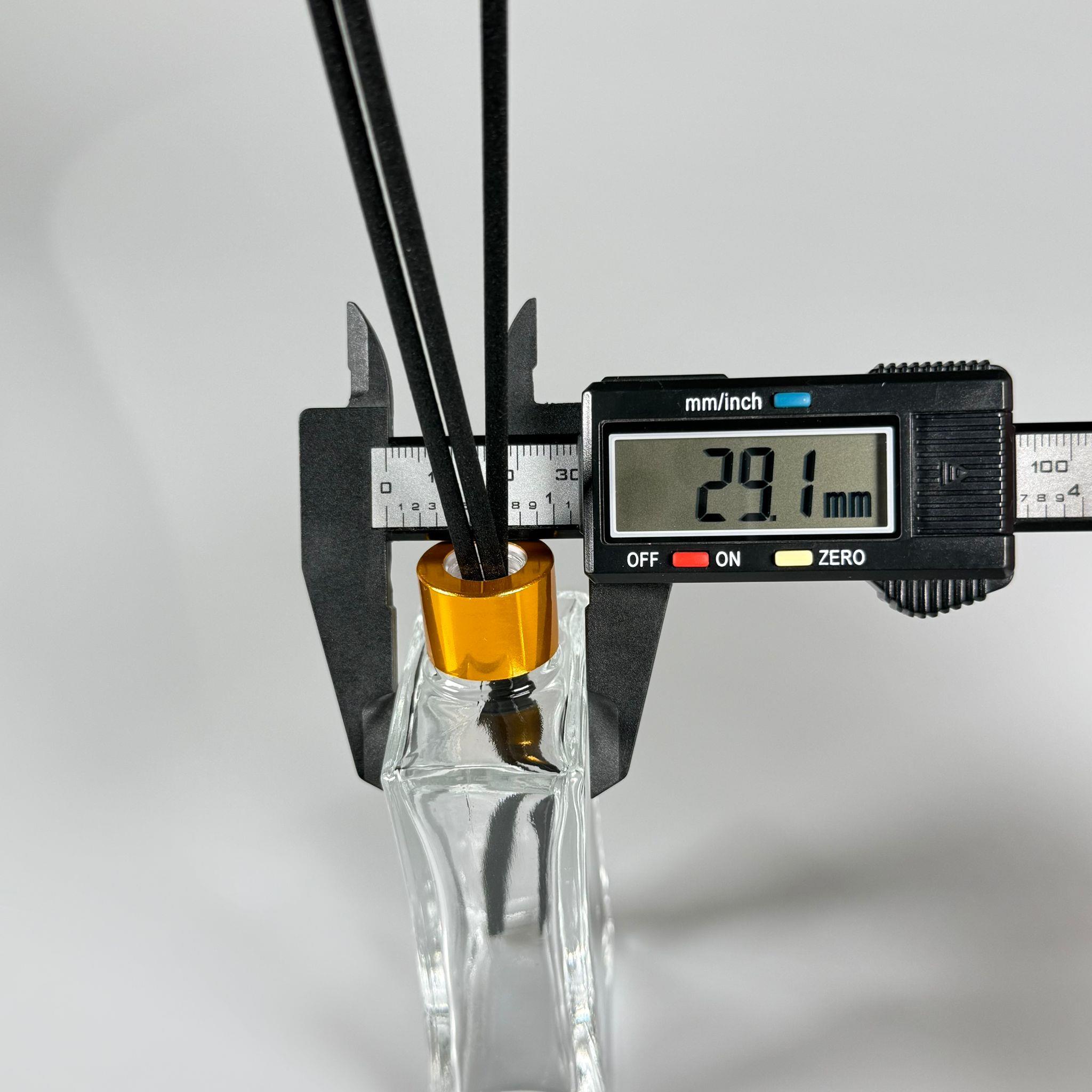 50 CC DİKDÖRTGEN BAMBU CAM BAMBU ODA KOKUSU ŞİŞESİ - 50 ML ÇUBUKLU KÖŞELİ BAMBU ODA KOKUSU ŞİŞESİ - DİFÜZÖR ŞİŞE- CAM ŞİŞE + GOLD METAL KAPAK + PLASTİK TIPA + 3 ADET FİBER SİYAH BAMBU ÇUBUK