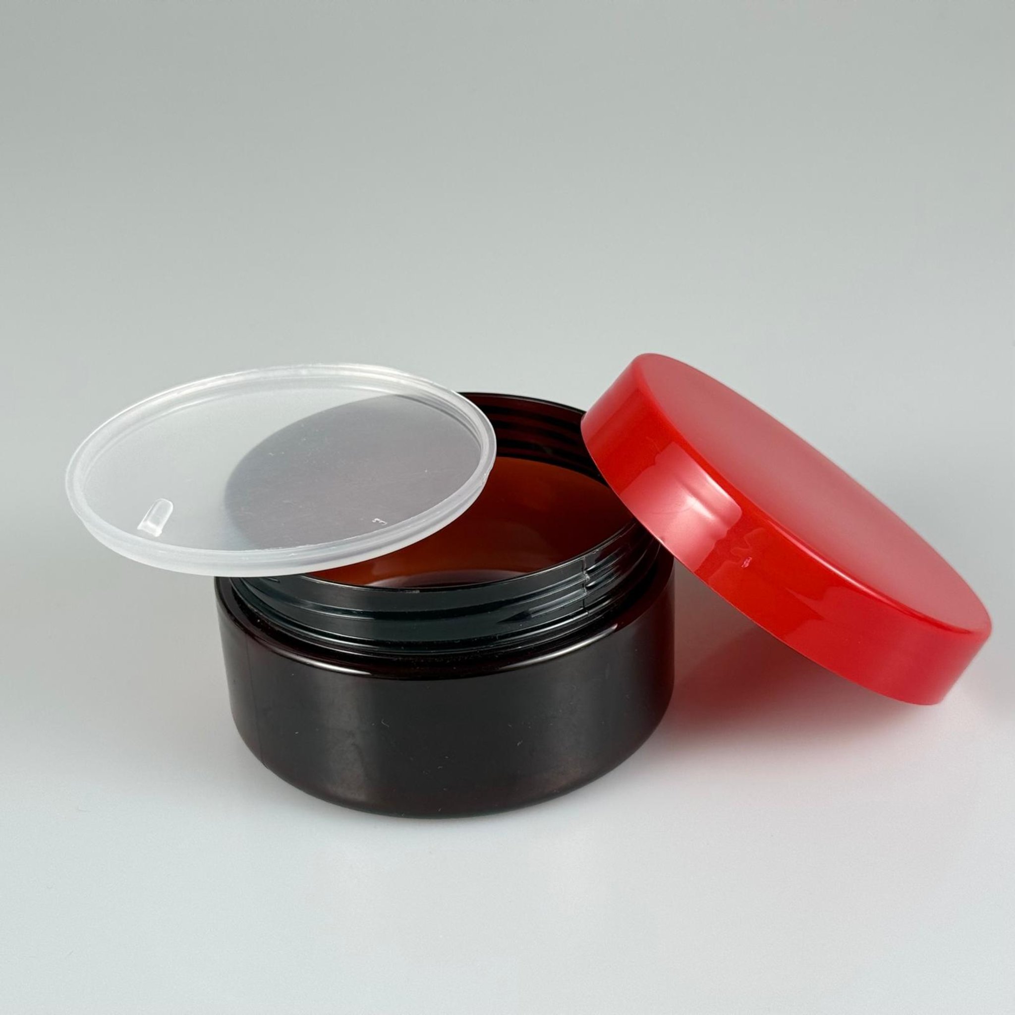 200 CC SERT PLASTİK AMBER KAVANOZ - KIRMIZI KAPAKLI  + PLASTİK TIPALI TAKIM - 200 ML KAHVERENGİ KAVANOZ