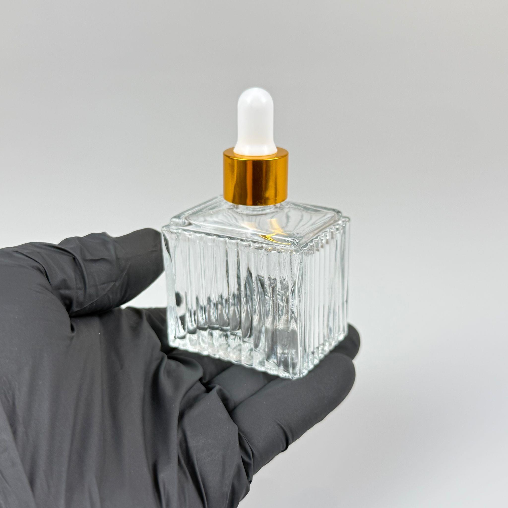 50 CC KÖŞELİ DESENLİ ÇİZGİLİ PRESTİJLİ CAM DAMLALIKLI ŞİŞE - BEYAZ EMZİK - GOLD METALİK KAPAK - 50 ML CAM DAMLALIKLI ŞİŞE - DAMLALIKLI BOŞ ŞİŞE