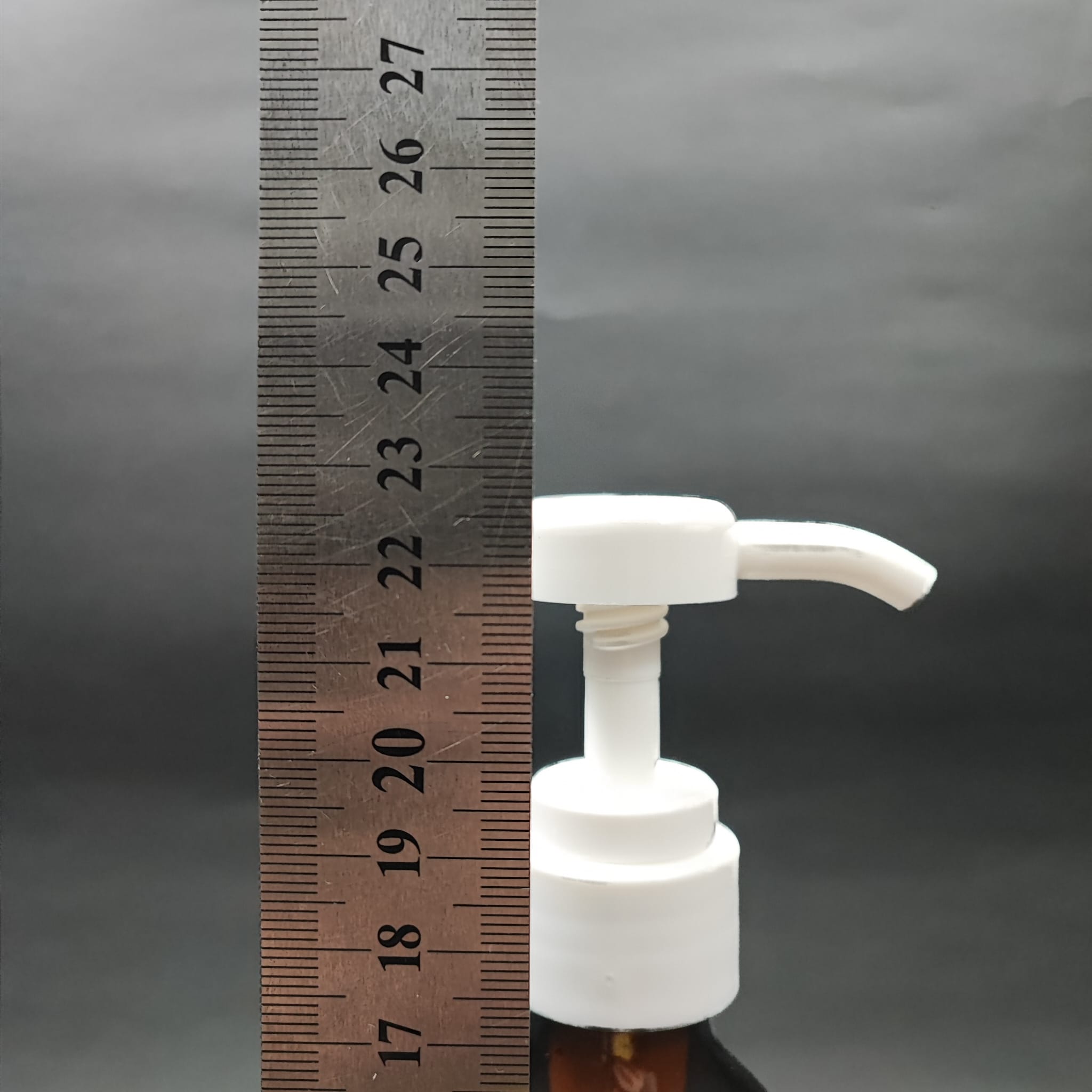 500 CC AMBER CAM ŞİŞE - BEYAZ DOZAJ POMPALI (HER BASMADA 4 CC SIVI ATAR)  - 500 ML POMPALI ŞİŞE - ŞURUP, ŞAMPUAN, KREM GİBİ YOĞUN KIVAMLI SIVILARDA KULLANILIR