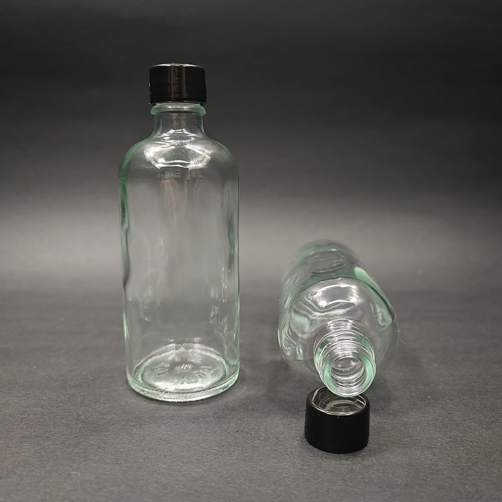 100 CC ŞEFFAF CAM ŞİŞE + KENDİNDEN CONTALI SIZDIRMAZ SİYAH KAPAK - 100 ML KAPAKLI CAM ŞİŞE