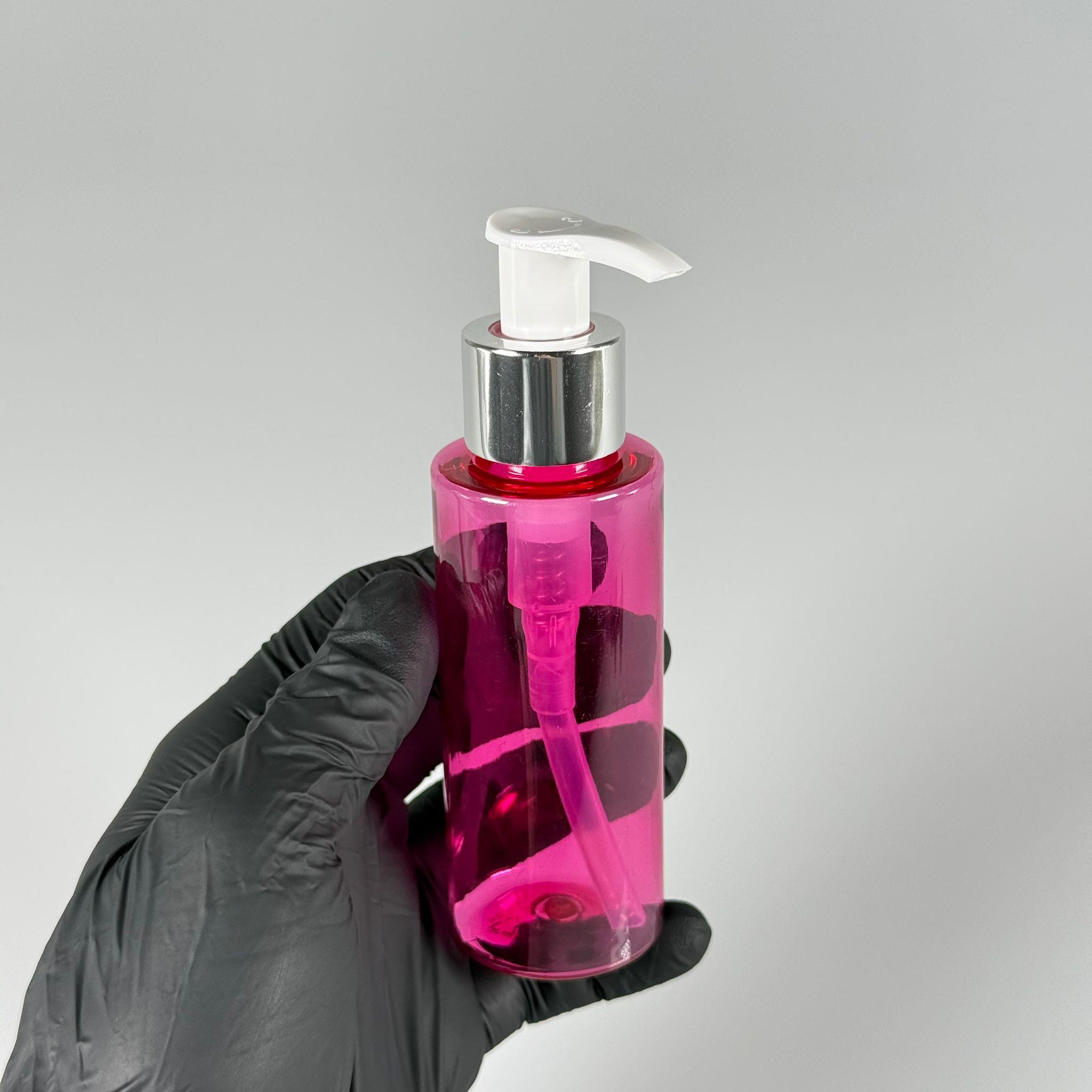 100 CC SİLİNDİR KESKİN KÜT MODEL SERT (17 GR) PET ŞİŞE - GÜMÜŞ SIVI SABUN POMPALI - JEL, PEELING, SERUM, GÜNEŞ KREMİ GİBİ YOĞUN KIVAMLI SIVILAR İÇİN- AĞIZ ÇAPI 24 MM - PEMBE