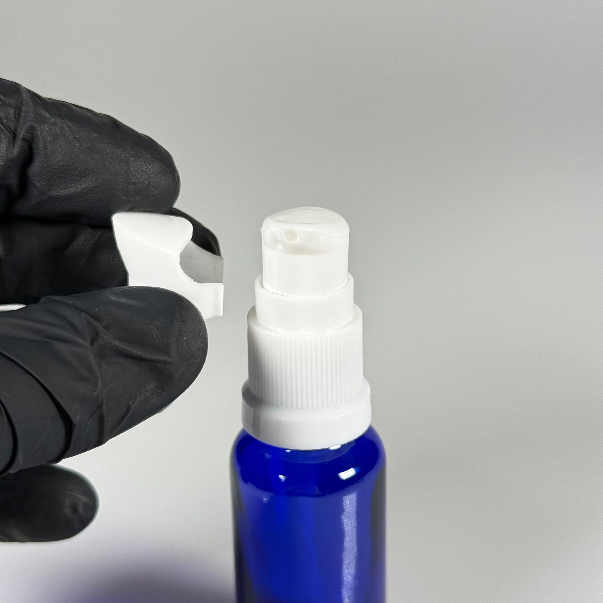 20 CC MAVİ CAM ŞİŞE - SIZDIRMAZ ETEKLİ BEYAZ LOSYON POMPALI TAKIM - 20 ML LOSYON ŞİŞESİ - YAĞ, KREM GİBİ YOĞUN KIVAMLI SIVILAR İÇİN CAM AMBALAJ