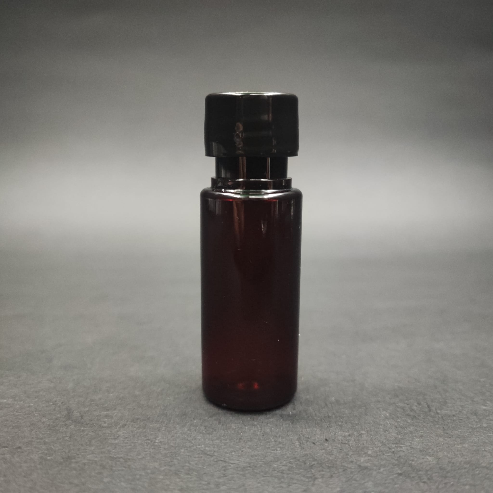 15 CC AMBER PLASTİK ŞİŞE + KENDİNDEN CONTALI SIZDIRMAZ SİYAH KAPAK - 15 ML KAPAKLI PET ŞİŞE
