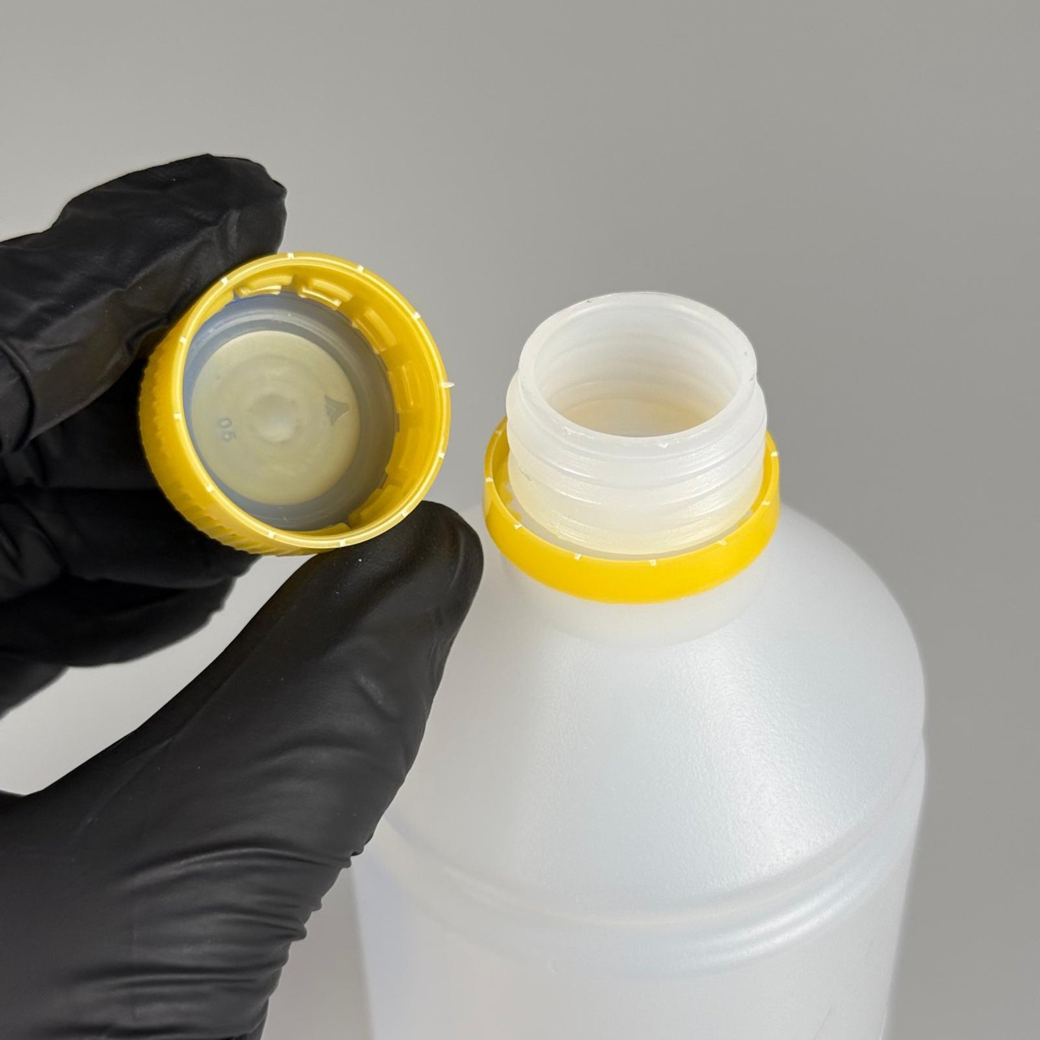 500 CC TİNER ŞİŞESİ - SARI KİLİTLİ KAPAKLI - 500 ML KİMYASALA DAYANIKLI PLASTİK ŞİŞE - 0,5 LT POLİETİLEN ŞİŞE