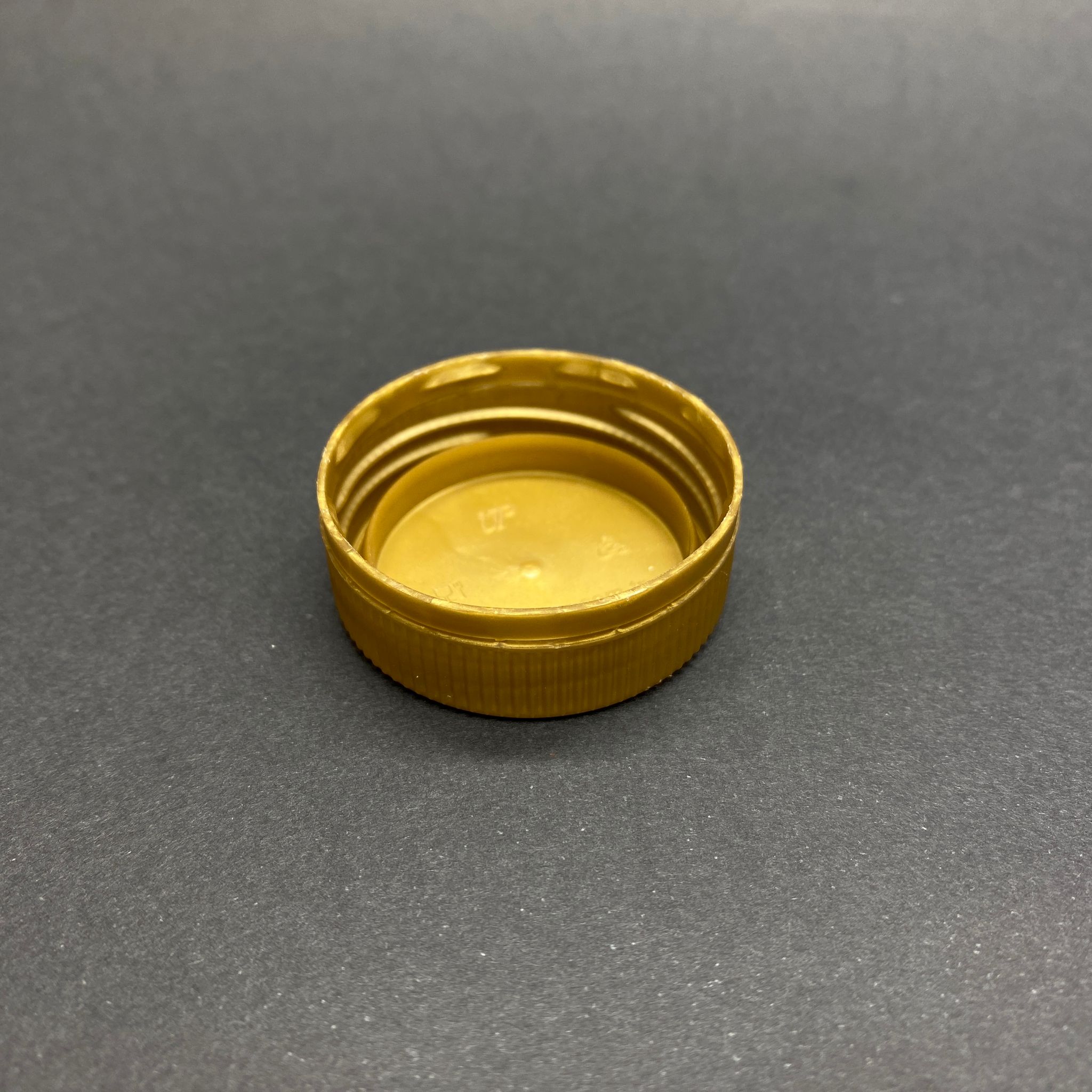 38 MM VİDALI KİLİTLİ PLASTİK KAPAK GOLD - SU PETİ KAPAĞI - KİLİTLİ