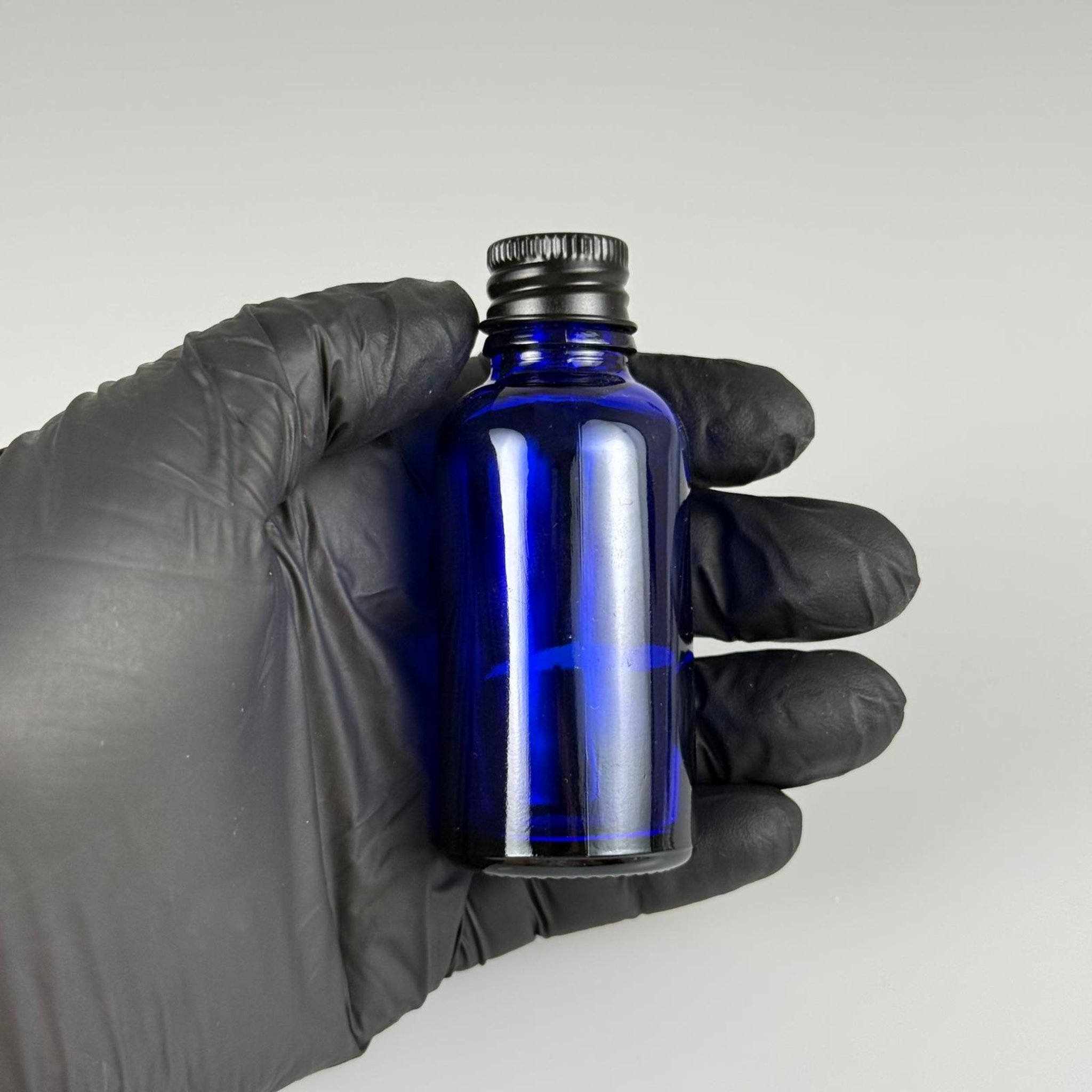 30 CC MAVİ CAM ŞİŞE + KÖPÜK CONTALI SİYAH ALÜMİNYUM METAL KAPAKLI TAKIM - 30 ML MAVİ CAM ŞİŞE