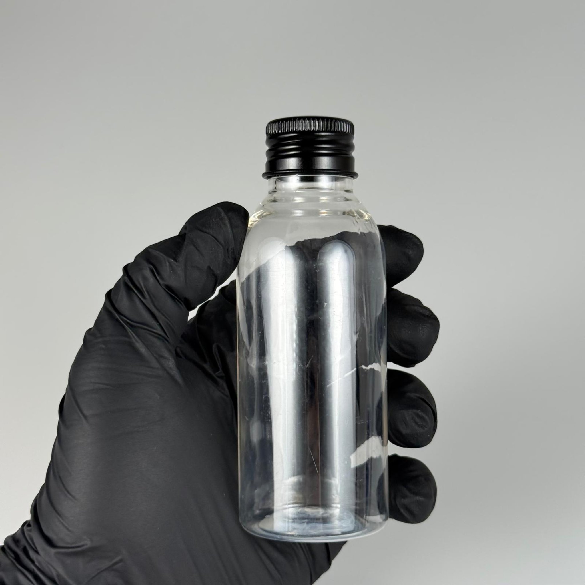 100 CC SİLİNDİR OVAL MODEL ŞEFFAF SERT PET ŞİŞE (24 AĞIZ) + KÖPÜK CONTALI SİYAH METAL ALÜMİNYUM KAPAK + KOLONYA TIPALI TAKIM - 100 ML KAPAKLI KALIN PLASTİK ŞEFFAF ŞİŞELER
