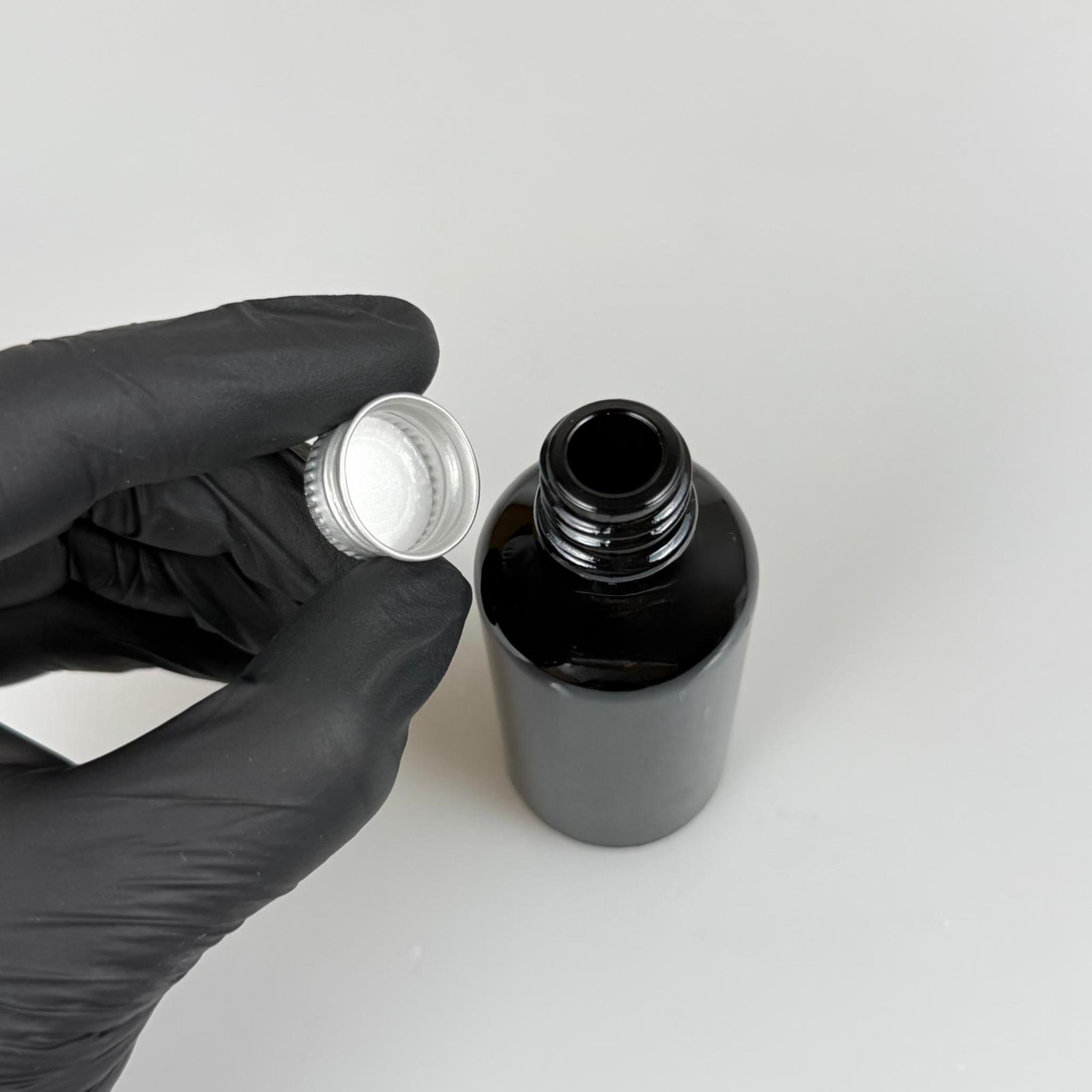 50 CC SİYAH CAM ŞİŞE - GÜMÜŞ VİDALI METAL KAPAKLI - 50 ML SİYAH STANDART CAM ŞİŞE
