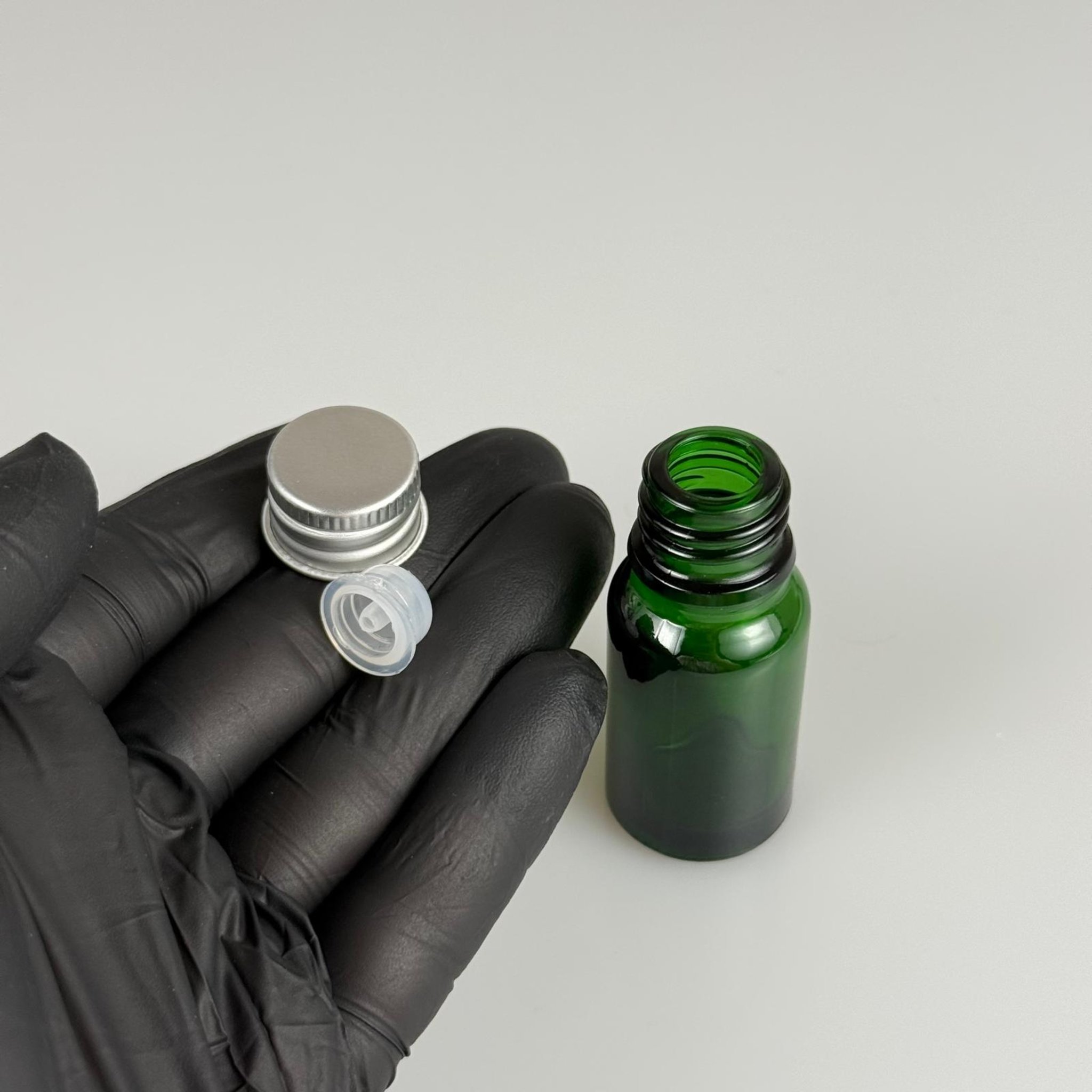10 CC YEŞİL CAM ŞİŞE + KÖPÜK CONTALI GÜMÜŞ ALÜMİNYUM METAL KAPAKLI + DAMLALIKLI KOLONYA TIPALI TAKIM - 10 ML YEŞİL CAM ŞİŞE
