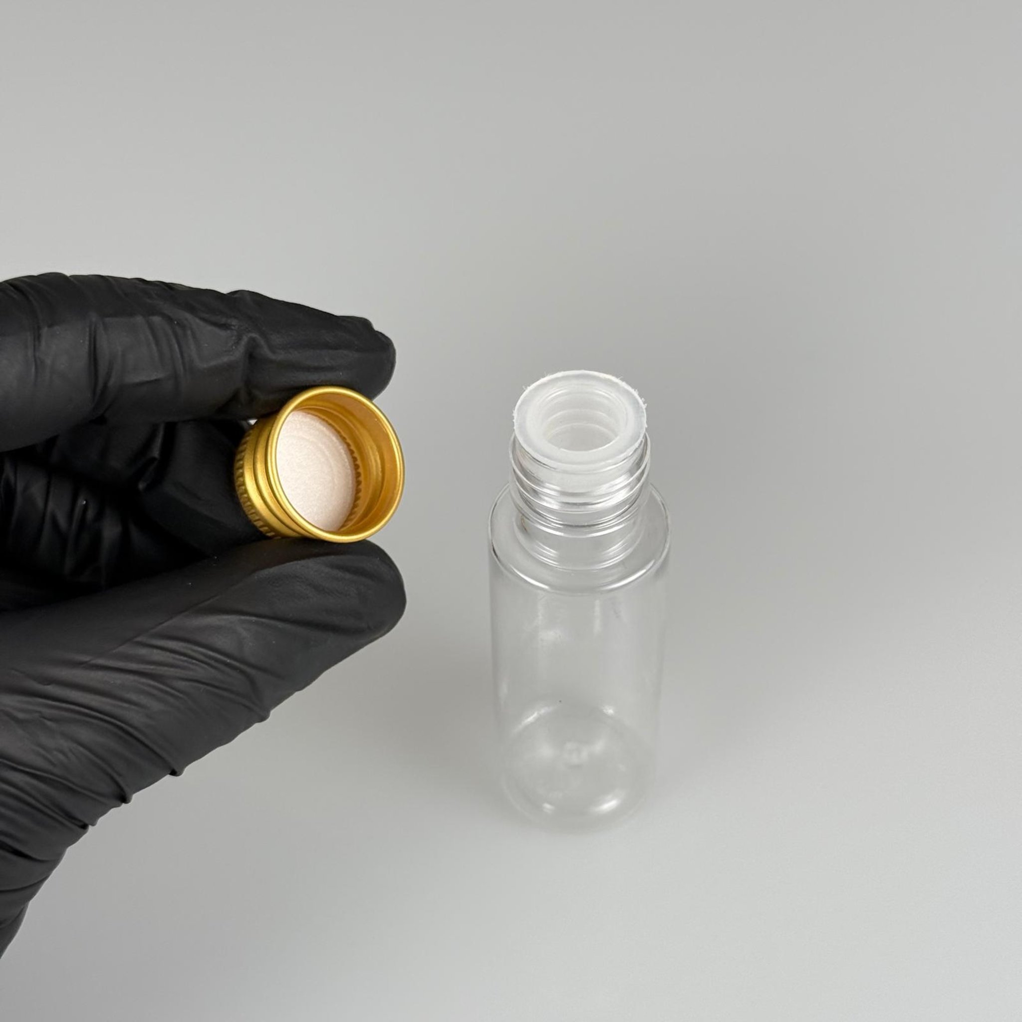 20 CC ŞEFFAF PET ŞİŞE + KÖPÜK CONTALI GOLD ALÜMİNYUM METAL KAPAKLI + KÖR TIPALI TAKIM - 20 ML PLASTİK ŞİŞE