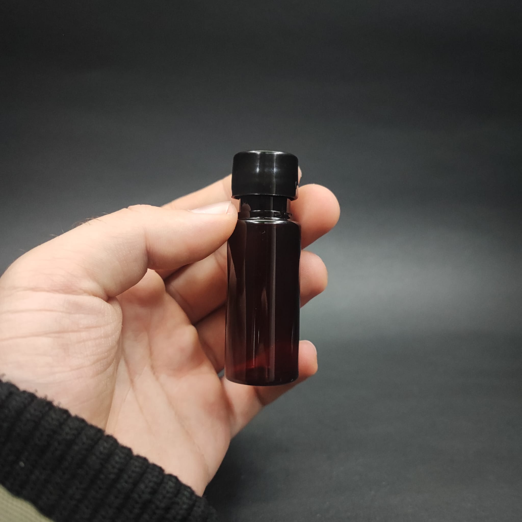 15 CC AMBER PLASTİK ŞİŞE + KENDİNDEN CONTALI SIZDIRMAZ SİYAH KAPAK - 15 ML KAPAKLI PET ŞİŞE