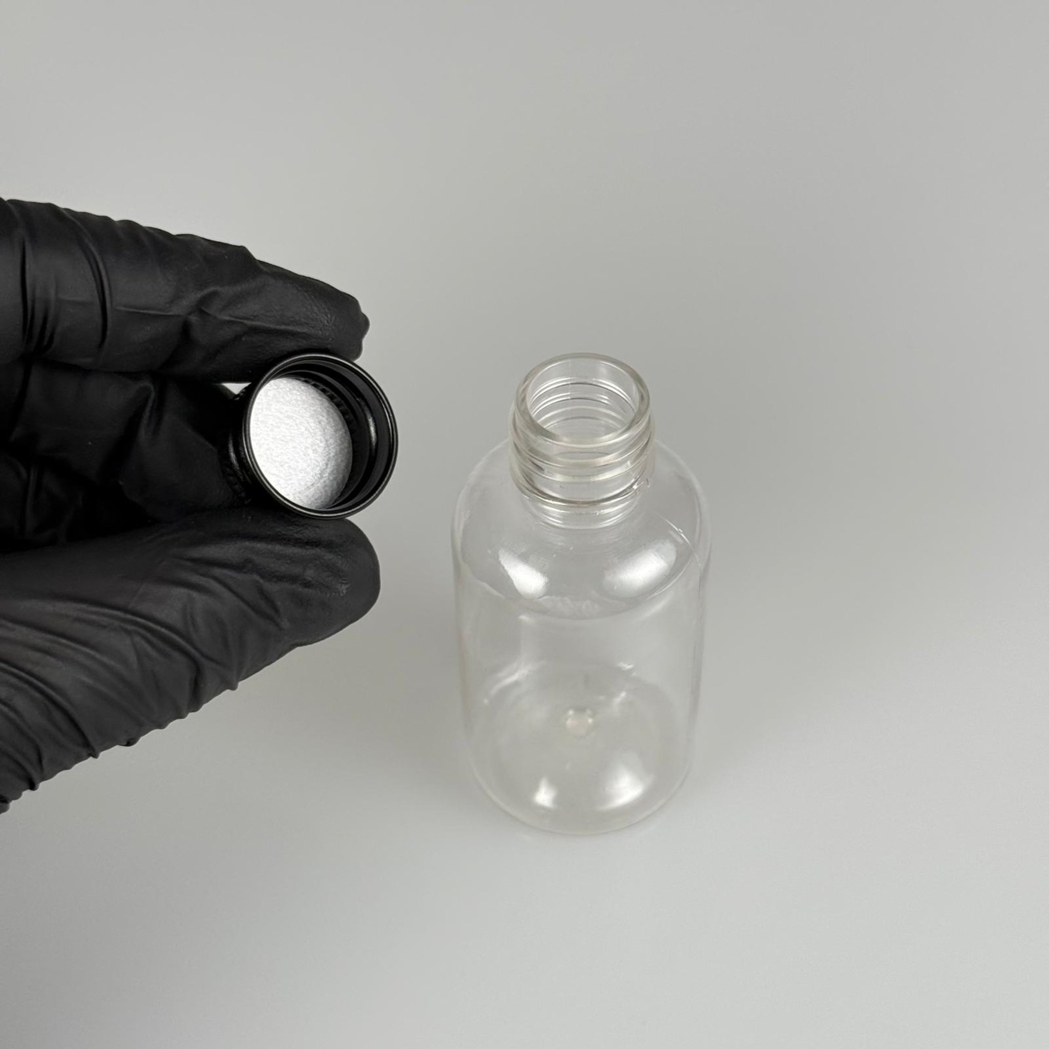 40 CC ŞEFFAF SİLİNDİR TOMBUL PET ŞİŞE + KÖPÜK CONTALI SİYAH ALÜMİNYUM METAL KAPAKLI TAKIM - 40 ML PLASTİK ŞİŞE