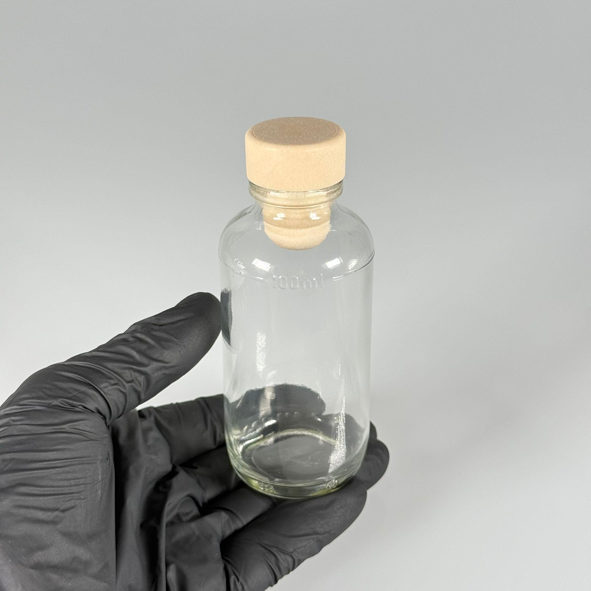 100 CC CAM ŞİŞE + AHŞAP GÖRÜNÜMLÜ SENTETİK MANTAR TIPA - 100 ML TIPALI CAM ŞİŞE