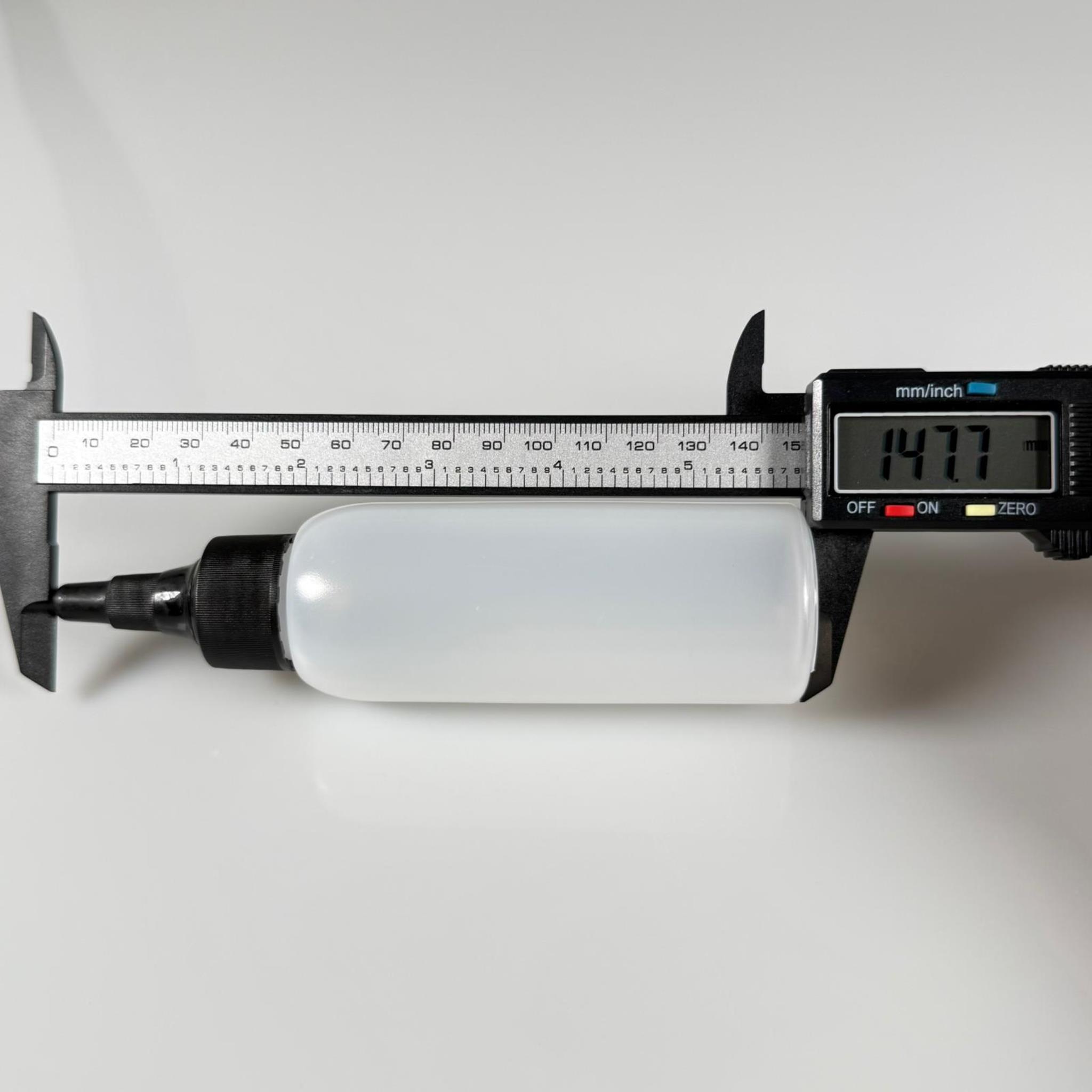 100 ML SIKILABİLİR YUMUŞAK PE PLASTİK ŞİŞE - SİYAH ASANSÖR SİVRİ KARTUŞ KAPAKLI - 100 cc sos, yağ, kartuş, mürekkep vb için boş şişeler