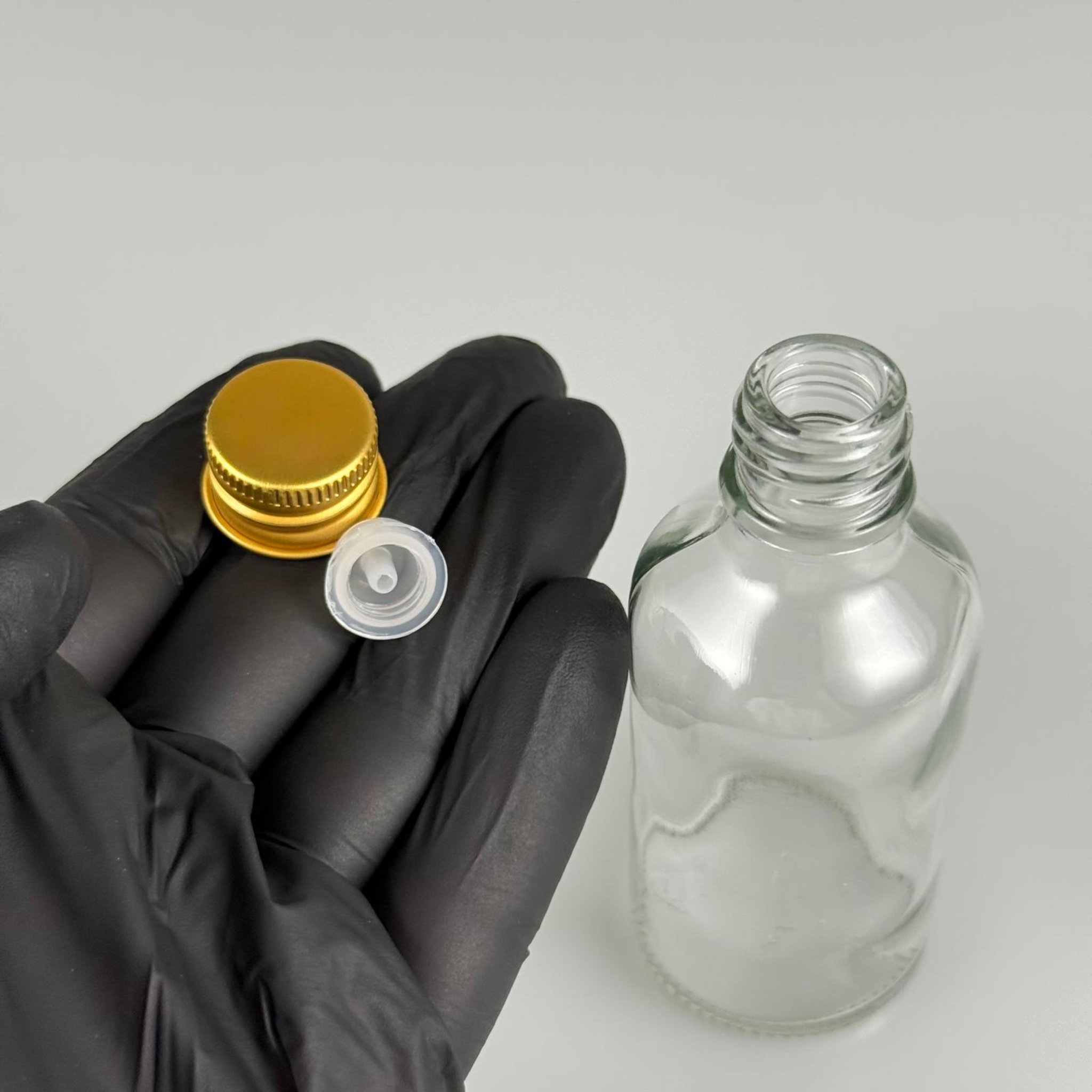 50 CC ŞEFFAF CAM ŞİŞE + KÖPÜK CONTALI GOLD ALÜMİNYUM METAL KAPAKLI + KOLONYA TIPALI TAKIM - 50 ML ŞEFFAF CAM ŞİŞE