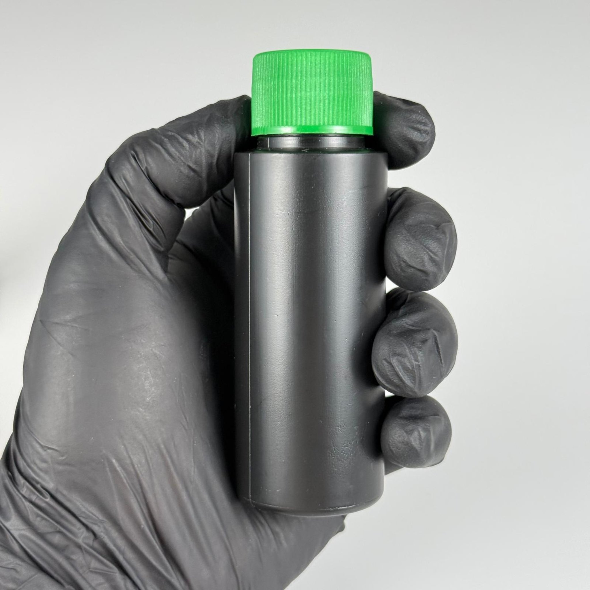 50 CC SİYAH POLİETİLEN PLASTİK ŞİŞE - YEŞİL KAPAKLI  + KOLONYA TIPALI TAKIM - 50 ML KAPAKLI PLASTİK ŞİŞE