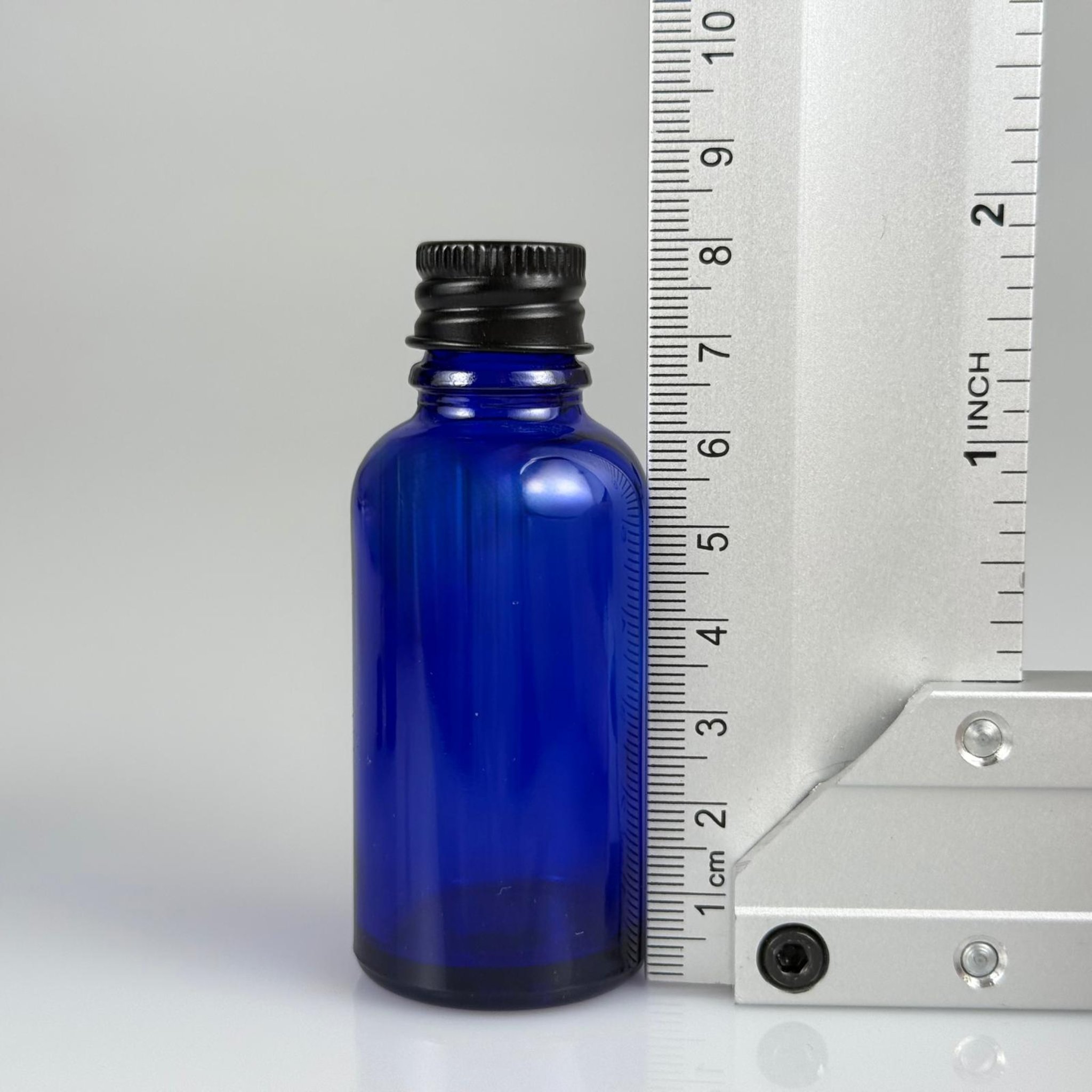 30 CC MAVİ CAM ŞİŞE + KÖPÜK CONTALI SİYAH ALÜMİNYUM METAL KAPAKLI + KÖR TIPALI TAKIM - 30 ML MAVİ CAM ŞİŞE