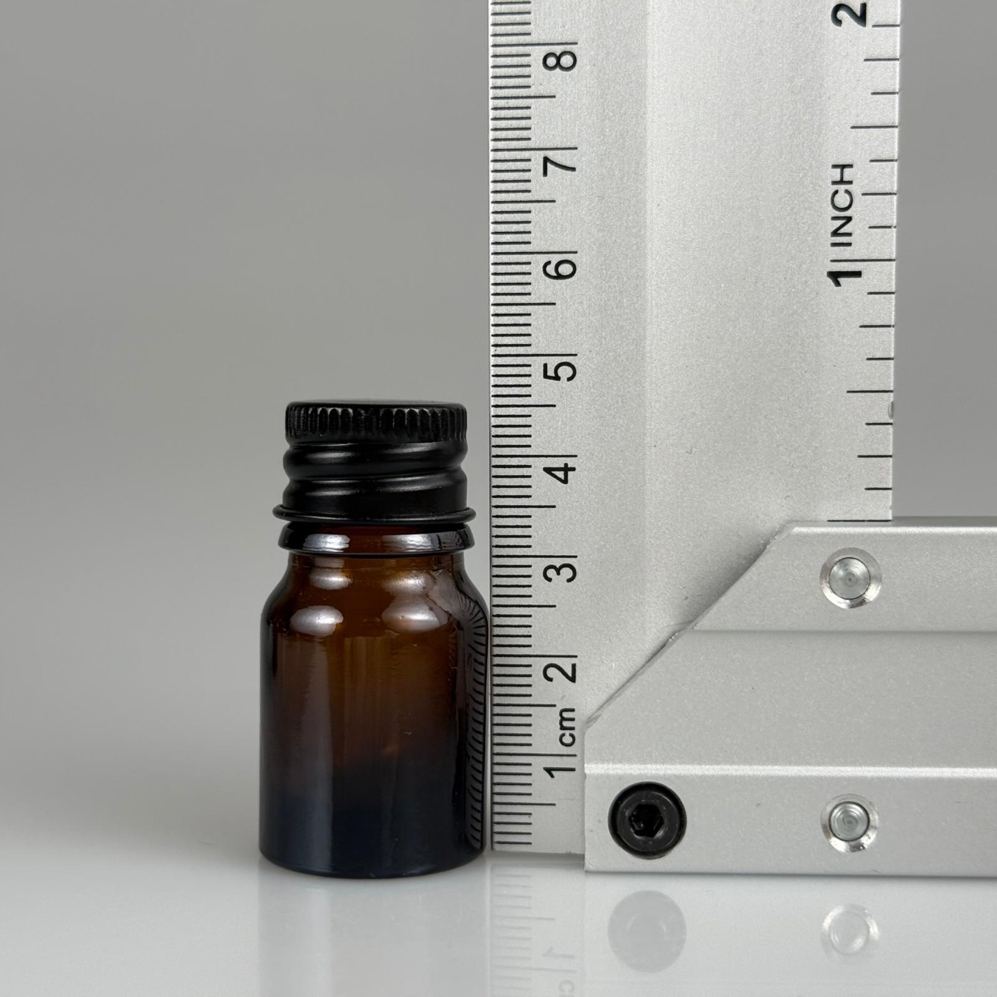 3 CC AMBER CAM ŞİŞE + KÖPÜK CONTALI SİYAH ALÜMİNYUM METAL KAPAKLI TAKIM - 3 ML KAHVERENGİCAM ŞİŞE
