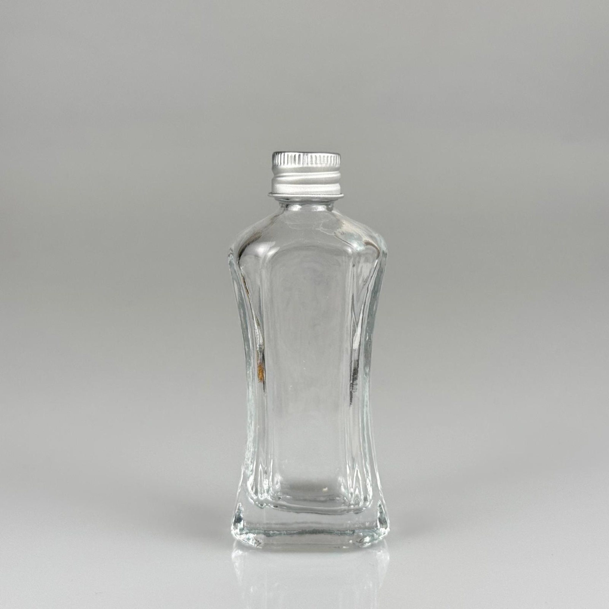 50 CC MİLANO MODEL CAM ŞİŞE + GÜMÜŞ ALÜMİNYUM METAL KAPAKLI TAKIM - 50 ML LÜKS CAM ŞİŞE (CAMIN KALINLIĞI İLE İLGİLİ + - 5 ML TOLERANS OLABİLİR)
