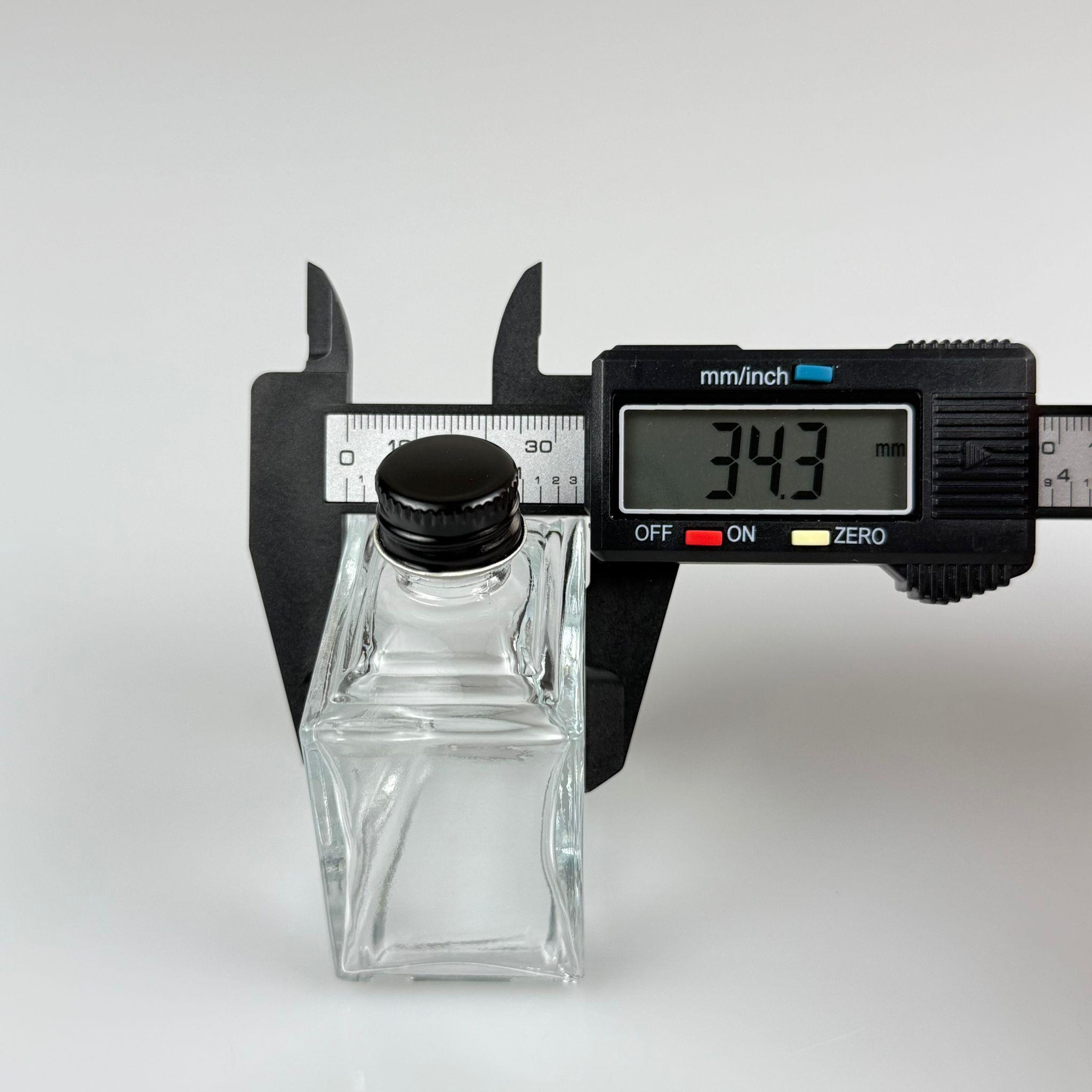 50 CC KÖŞELİ PRİZMA CAM ŞİŞE - SİYAH METAL KAPAKLI - 50 ML PRESTİJLİ ŞİŞE