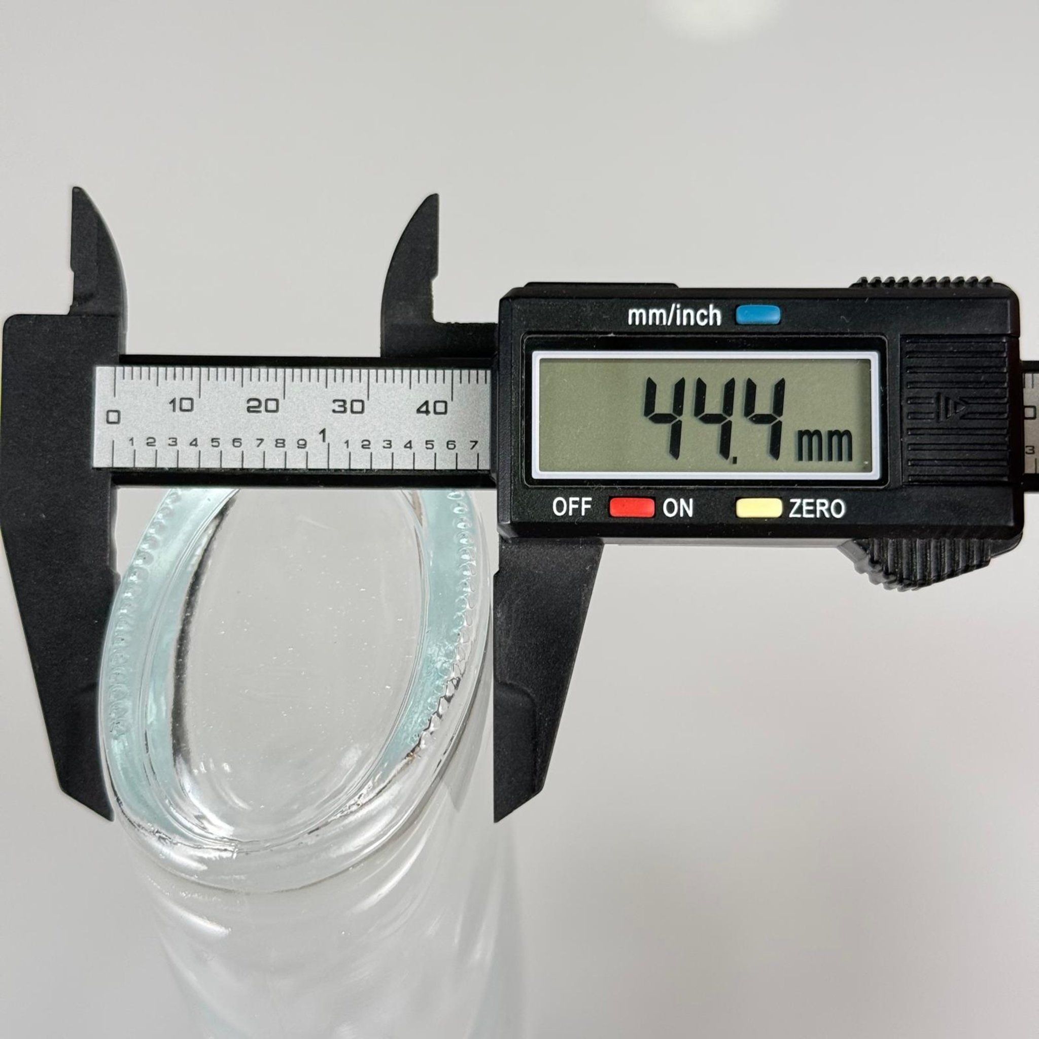 200 CC YASSI KÖŞELİ ŞEFFAF CAM KOLONYA ŞİŞESİ + AHŞAP KAPAK + KOLONYA TIPASI - 200 ML CAM ŞİŞE