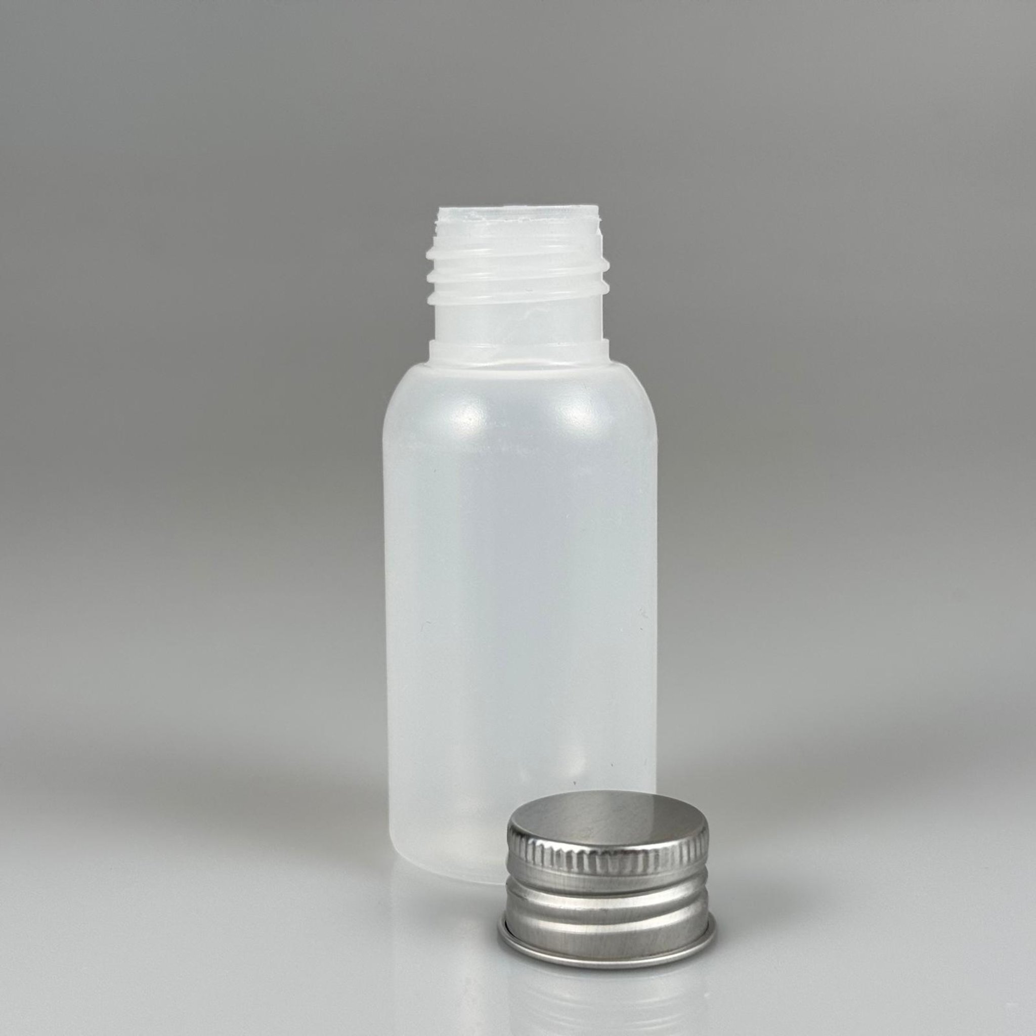 50 ML SIKILABİLİR YUMUŞAK POLİETİLEN PE PLASTİK ASETON ŞİŞESİ ( 24 AĞIZ ) + KÖPÜK CONTALI GÜMÜŞ METAL ALÜMİNYUM KAPAK + KOLONYA TIPALI TAKIM - 50 cc sos, yağ, kartuş, mürekkep vb için boş şişeler