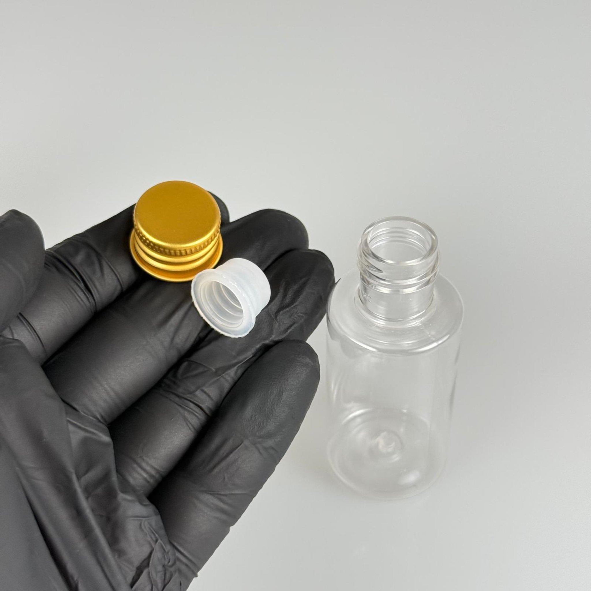 30 CC SİLİNDİR KISA MODEL PET ŞİŞE - KÖPÜK CONTALI GOLD ALÜMİNYUM METAL KAPAKLI + KÖR TIPALII TAKIM - 30 ML ŞEFFAF PET ŞİŞE