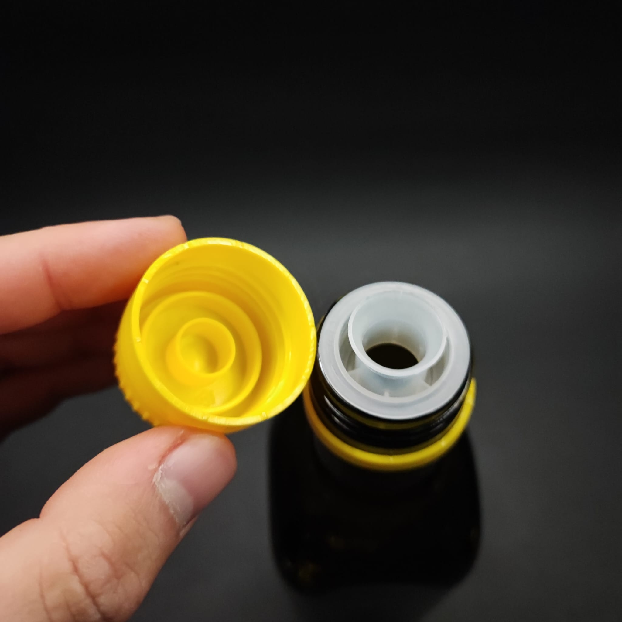 500 CC MARASKA YEŞİL CAM ŞİŞE - KİLİTLİ SARI AKITICILI DROP - STOP KAPAKLI - 0,5 LİTRE KÖŞELİ KARE YAĞ ŞİŞESİ - SİRKE ŞİŞESİ - ZEYTİNYAĞ İÇİN BOŞ CAM ŞİŞE