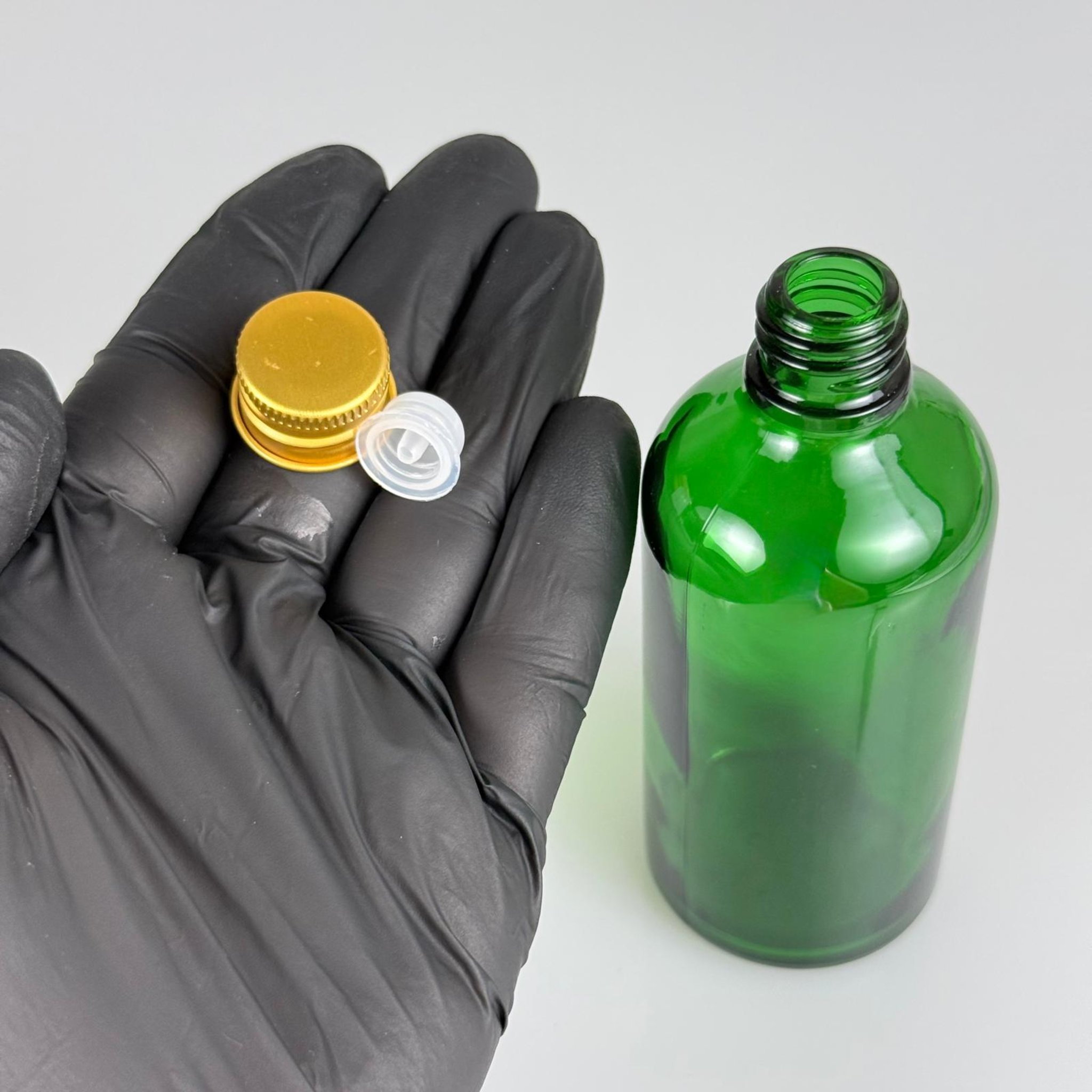 100 CC YEŞİL CAM ŞİŞE + KÖPÜK CONTALI GOLD ALÜMİNYUM METAL KAPAKLI + DAMLALIKLI KOLONYA TIPALI TAKIM - 100 ML YEŞİL CAM ŞİŞE