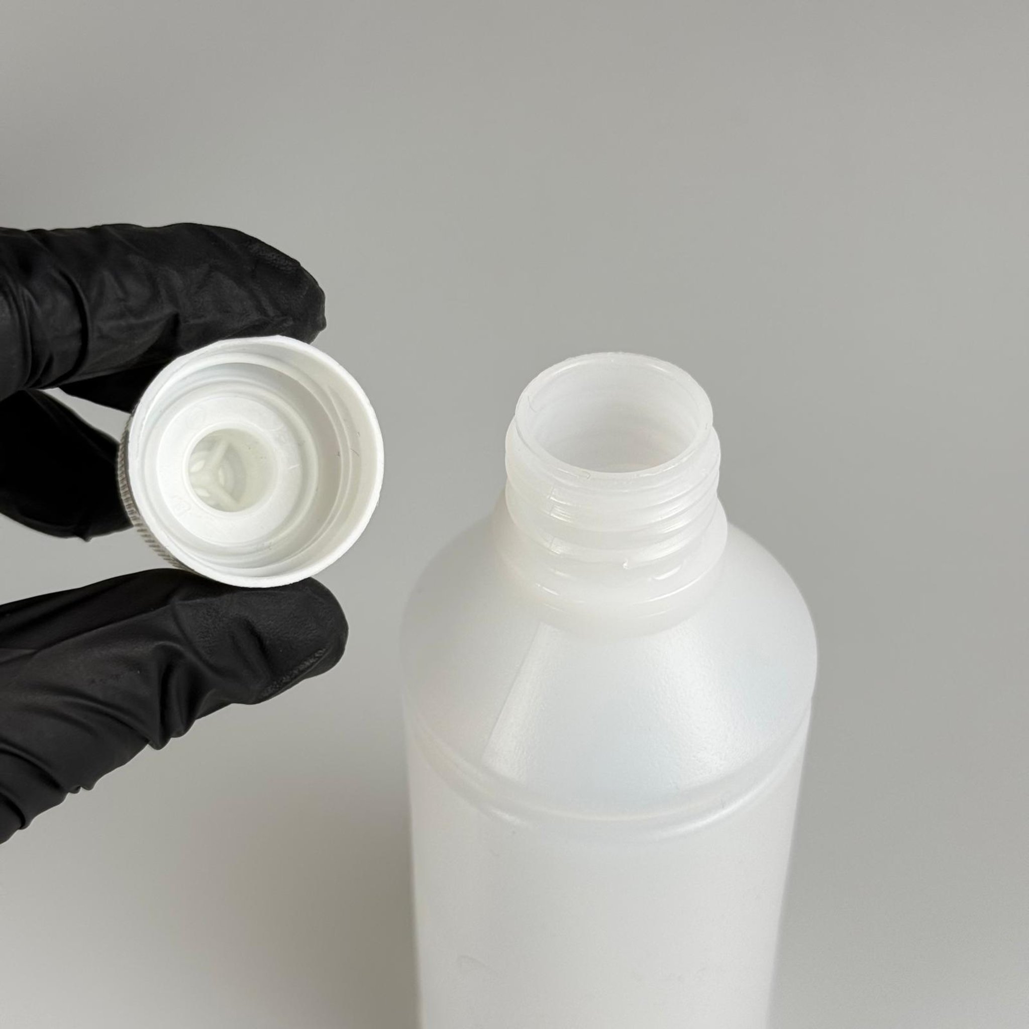 250 CC TİNER ŞİŞESİ - BEYAZ PUSH PULL KAPAKLI - 250 ML KİMYASALA DAYANIKLI PLASTİK ŞİŞE - 0,25 LT POLİETİLEN ŞİŞE