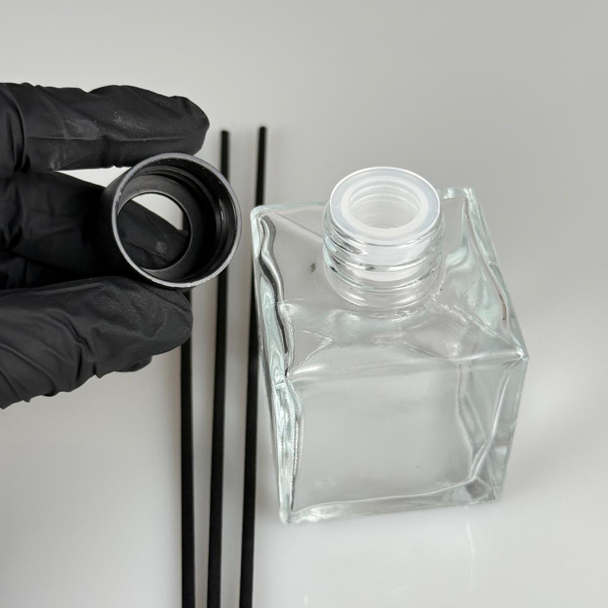 100 CC KARE BAMBU CAM BAMBU ODA KOKUSU ŞİŞESİ - 100 ML ÇUBUKLU KÖŞELİ BAMBU ODA KOKUSU ŞİŞESİ - DİFÜZÖR ŞİŞE- CAM ŞİŞE + SİYAH KAPAK + TIPA + 3 ADET FİBER SİYAH BAMBU ÇUBUK