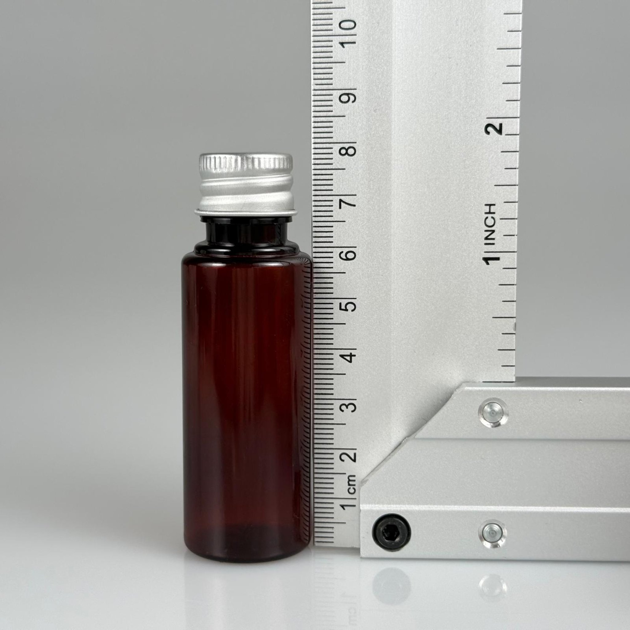 30 CC PET AMBER SHOT ŞİŞE - KÖPÜK CONTALI GÜMÜŞ ALÜMİNYUM METAL KAPAKLI + DAMLALIKLI KOLONYA TIPALITAKIM - 30 ML KAHVERENGİ PLASTİK ŞİŞE