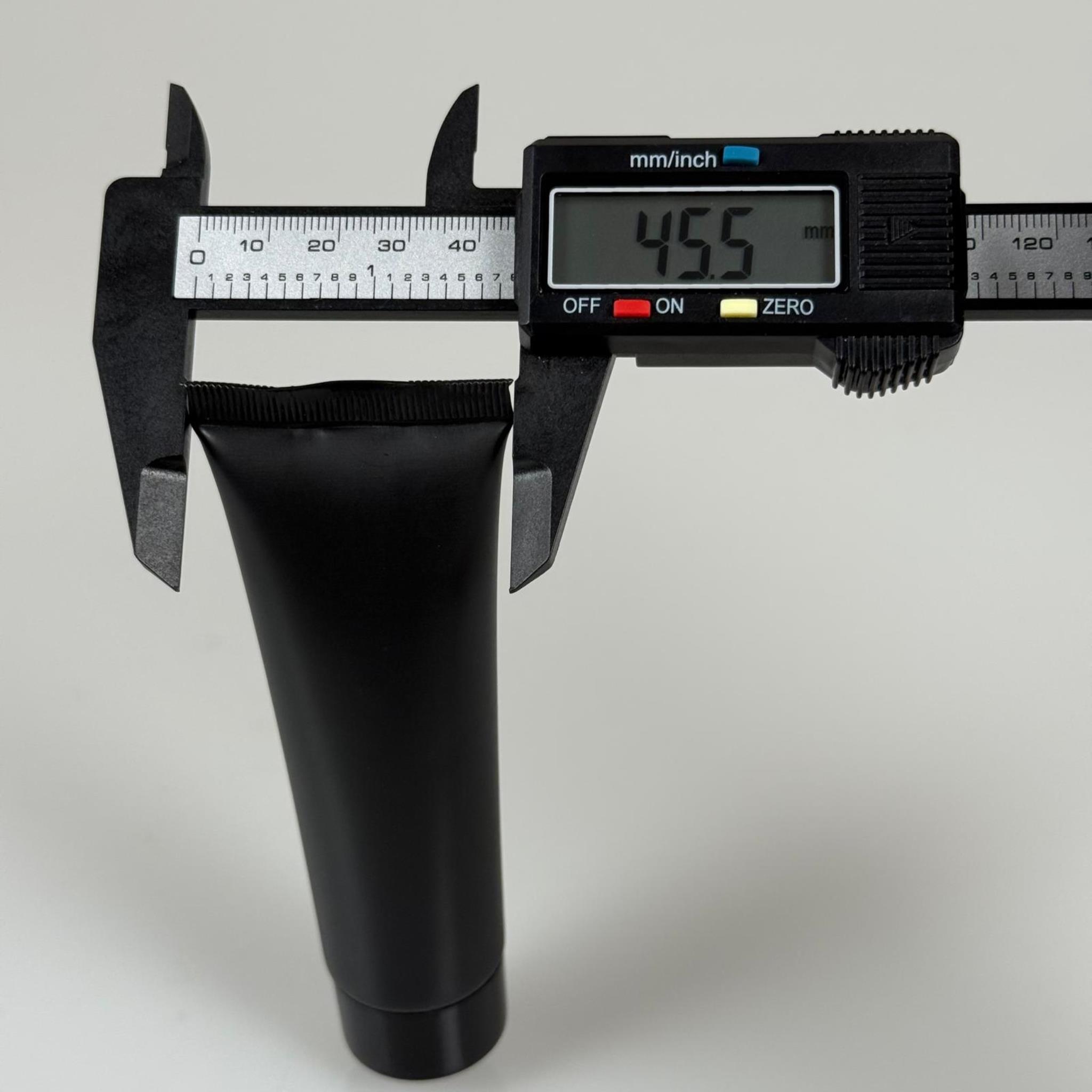KOZMETİK İÇİN SİYAH BOŞ KREM TÜPÜ KAPAKLI - 50 ML - MERHEM TÜPÜ - PLASTİK MANÜEL DOLDURULABİLİR BOŞ TÜP - LİPGLOSS TÜP - DUDAK PARLATICISI TÜPÜ - BAL DOLUMU İÇİN PLASTİK TÜP