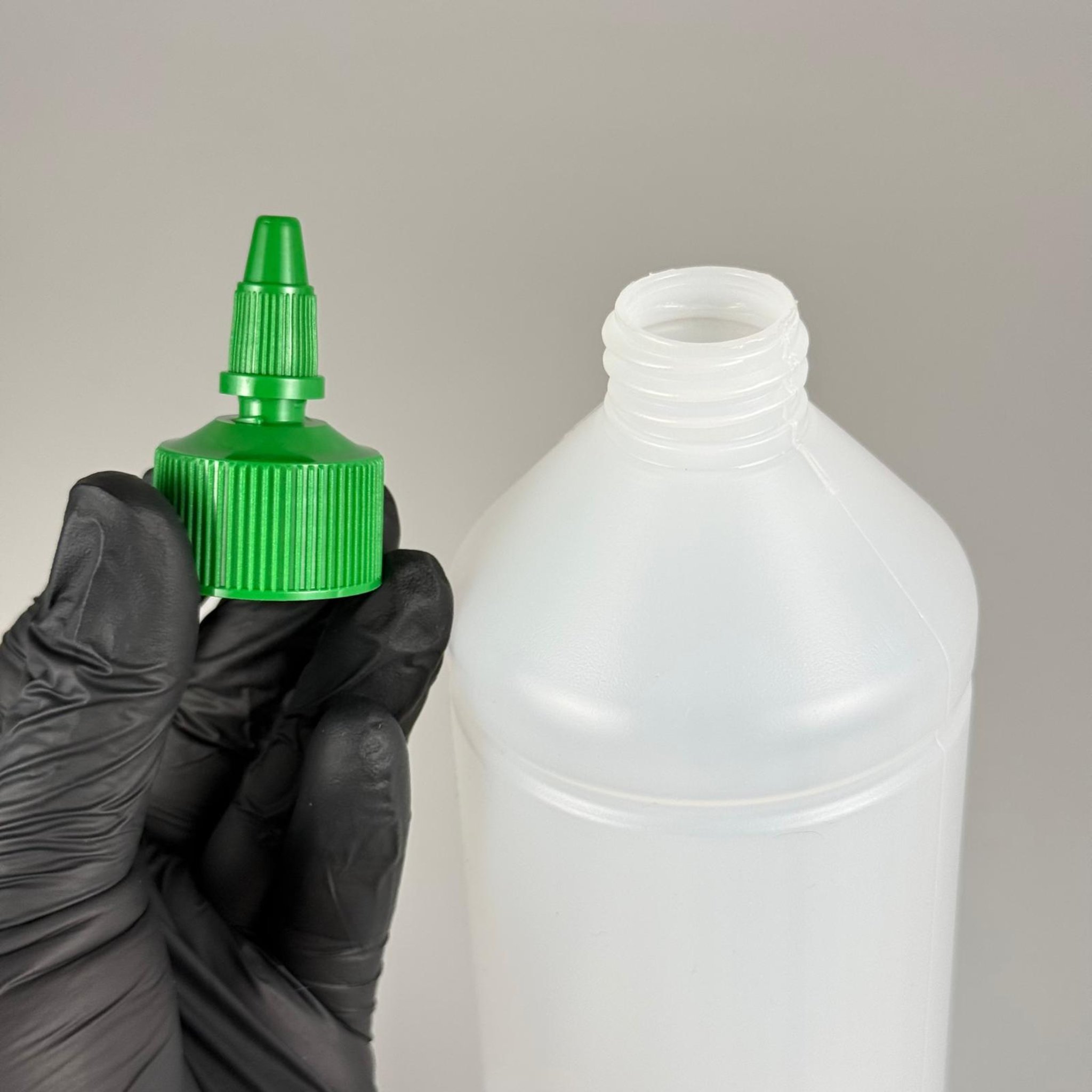 ZEYTİNYAĞI, SOS, ACI SOS, SİRKE, SRIRACHA VB BOŞ ŞİŞELERİ - YEŞİL SİVRİ TWİST AKITICI KAPAK + 1000 ML NATÜREL POLİETİLEN UZUN PLASTİK ŞİŞE TAKIM