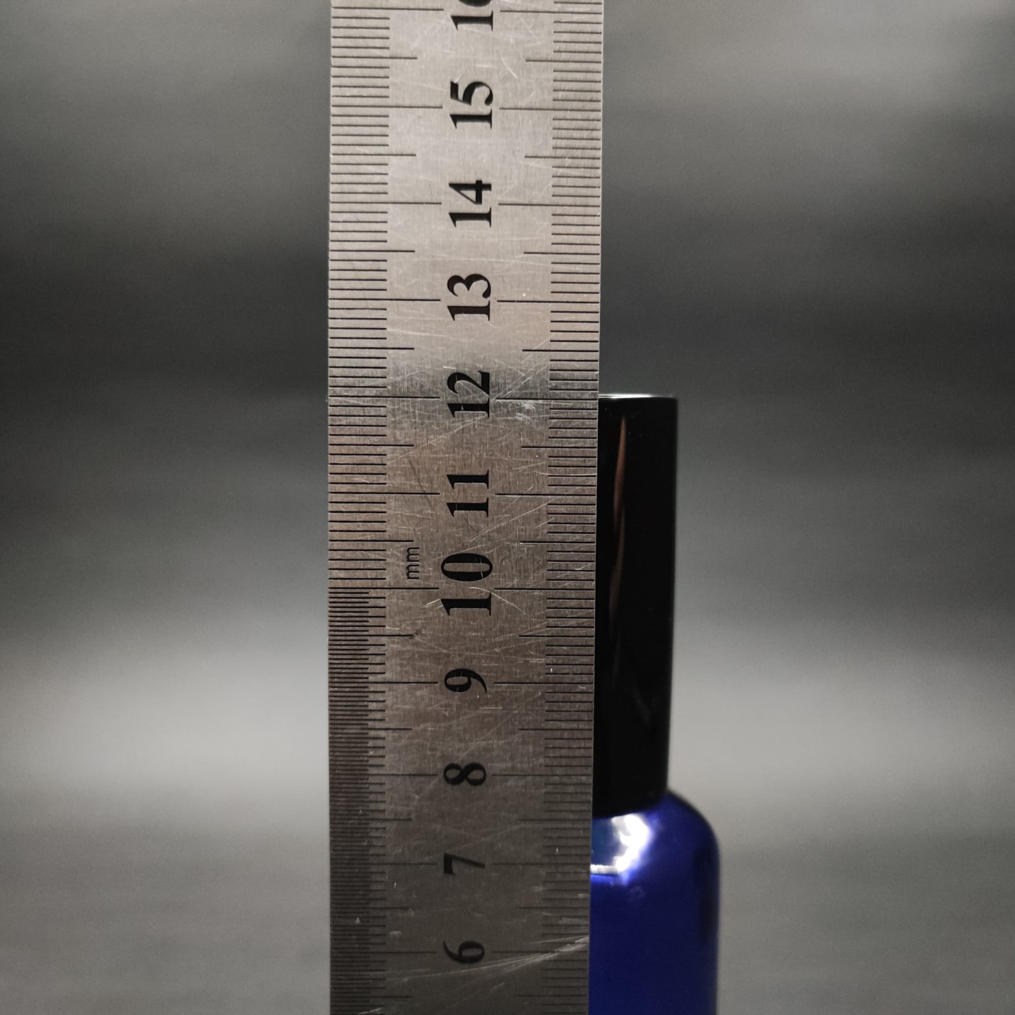 50 ML LÜKS VİDALI VALF ÇEVİRME PARFÜM ŞİŞELERİ - 50 CC MAVİ CAM ŞİŞE - SİYAH METAL SPREYLİ KAPAKLI SET