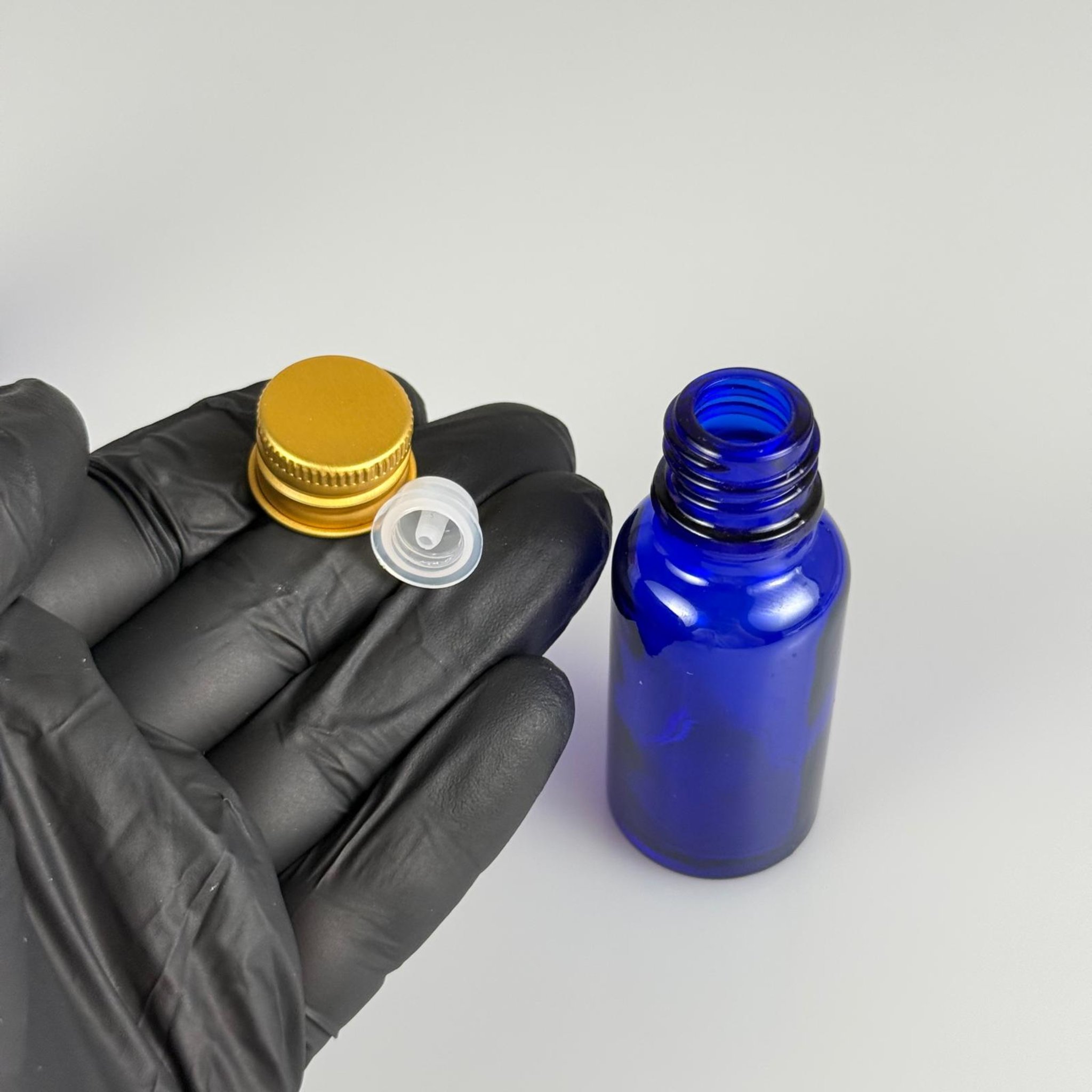 20 CC MAVİ CAM ŞİŞE + KÖPÜK CONTALI GOLD ALÜMİNYUM METAL KAPAKLI + DAMLALIKLI KOLONYA TIPALI TAKIM - 20 ML MAVİ CAM ŞİŞE