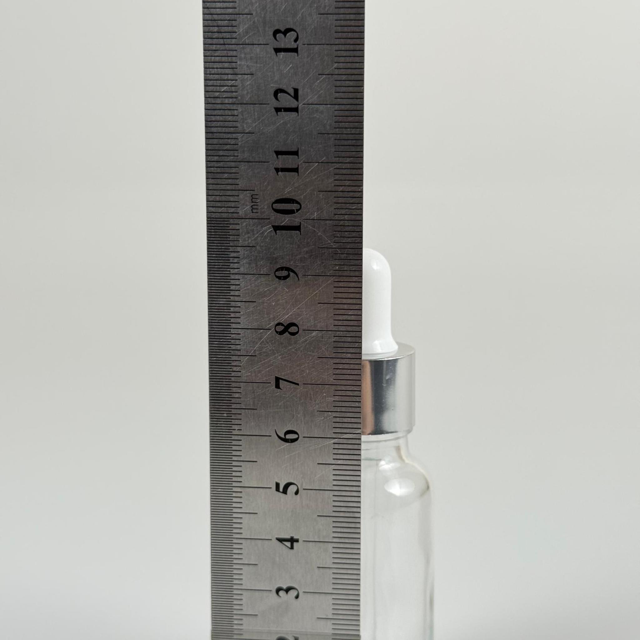 20 CC ŞEFFAF CAM DAMLALIKLI ŞİŞE - BEYAZ EMZİK - GÜMÜŞ METALİK KAPAK - 20 ML SAYDAM CAM DAMLALIKLI ŞİŞE