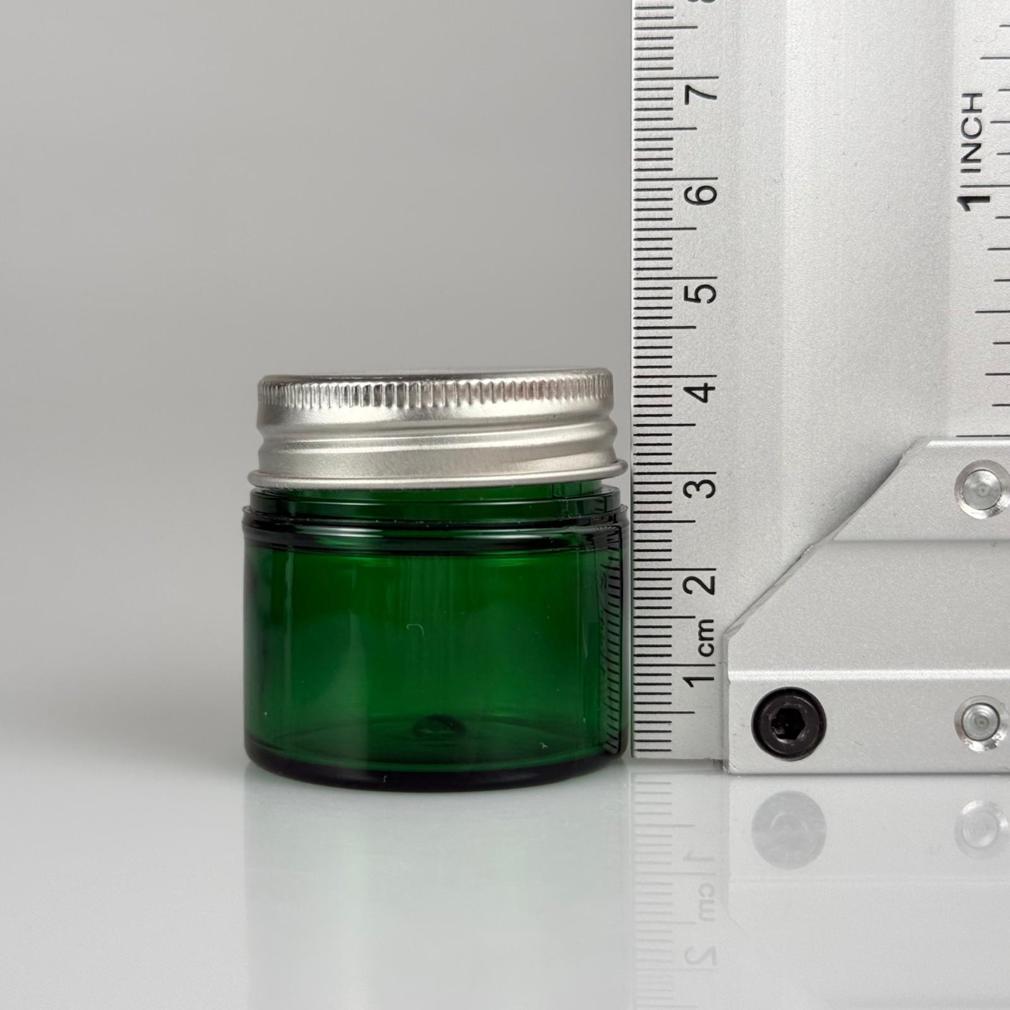 20 CC YEŞİL SERT PLASTİK KAVANOZ - 38 AĞIZ CONTALI GÜMÜŞ METAL KAPAKLI + KENDİNDEN YAPIŞKANLI KÖPÜK CONTA - 20 ml KALIN LÜX Boş Krem, Balm, Peeling, Macun, Pasta, Aromaterapi ve Saç Maskesi Kabı