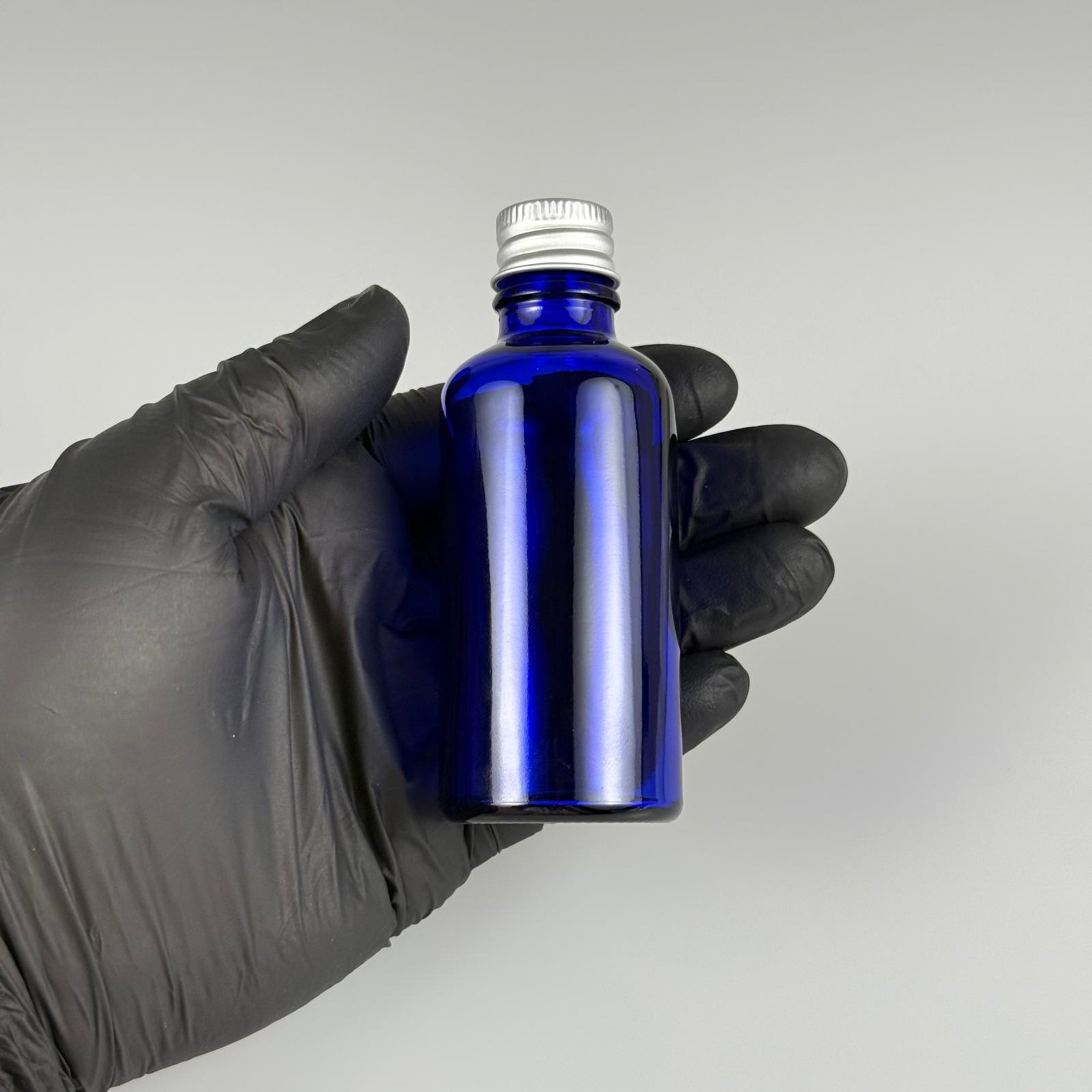 50 CC MAVİ CAM ŞİŞE + KÖPÜK CONTALI GÜMÜŞ ALÜMİNYUM METAL KAPAKLI + KÖR TIPALI TAKIM - 50 ML MAVİ CAM ŞİŞE