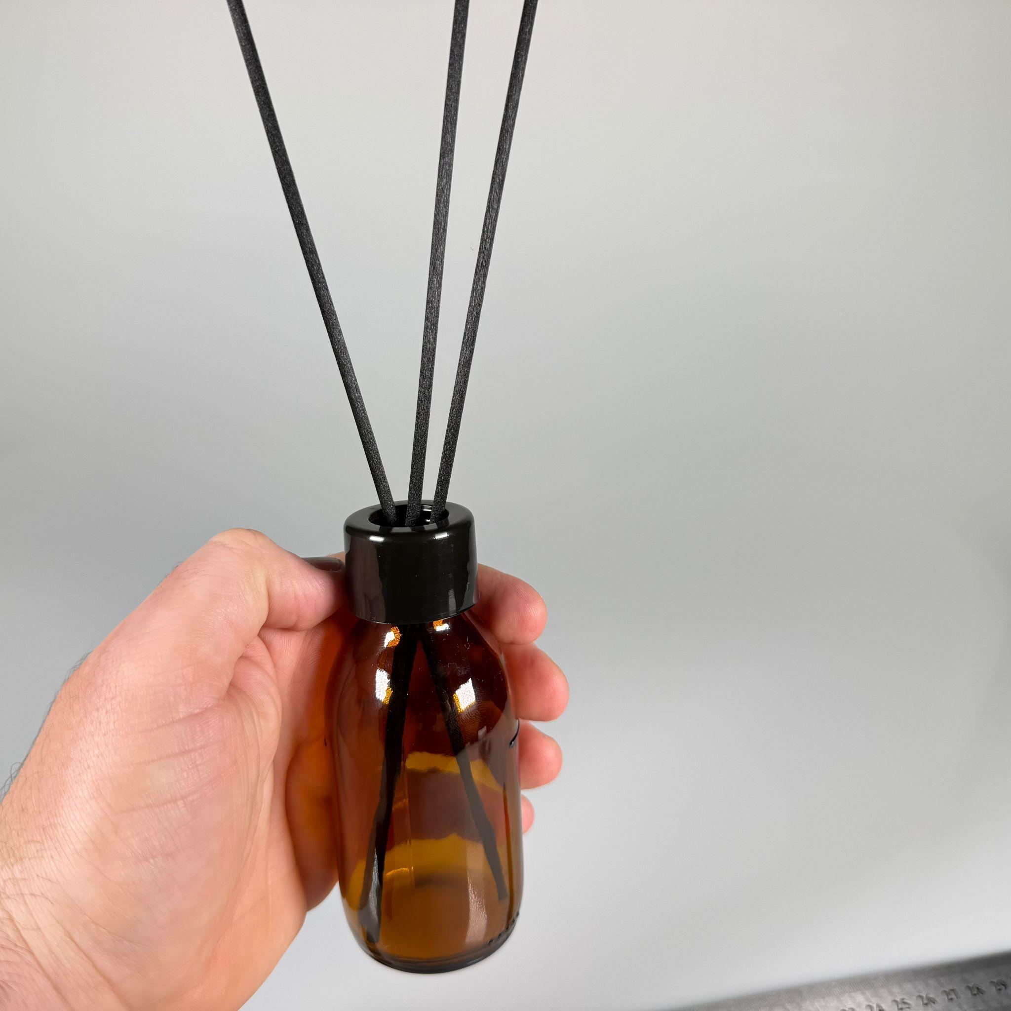 100 CC AMBER CAM BAMBU ODA KOKUSU ŞİŞESİ - 100 ML ÇUBUKLU BAMBU ODA KOKUSU ŞİŞESİ - DİFÜZÖR ŞİŞE- CAM ŞİŞE + SİYAH VİDALI KAPAK + KÖR TIPA + 3 ADET FİBER SİYAH BAMBU ÇUBUK