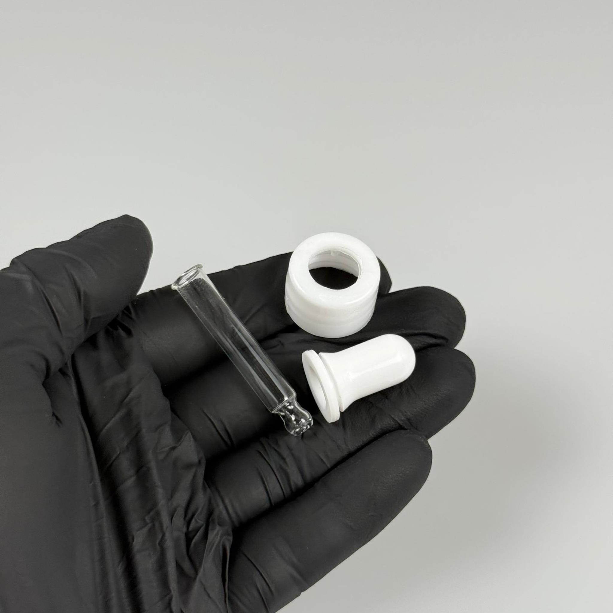 18 MM CAM DAMLALIKLI TAKIM - BEYAZ EMZİK +  DELİKLİ PLASTİK DÜZ BEYAZ KAPAK + 42 MM CAM PİPET