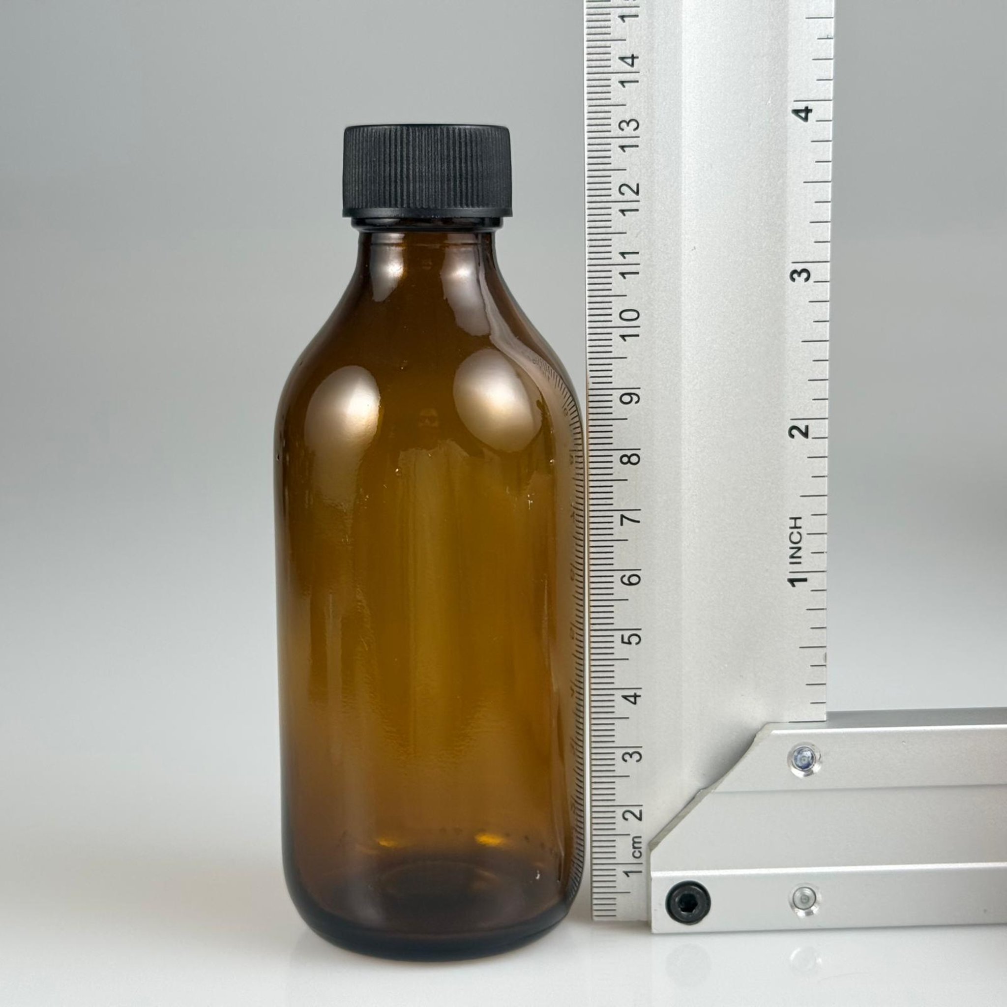 150 CC AMBER CAM ŞİŞE + SİYAH CONTALI KAPAK + 15 ML ÖLÇEK TAKIM  - 150 ML KAHVERENGİ BOŞ ŞURUP ŞİŞESİ  - 150 ML ECZA ŞİŞESİ 25