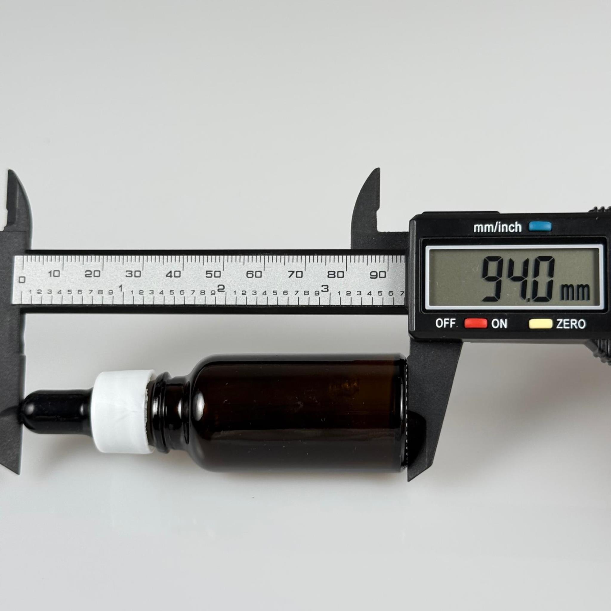 20 CC AMBER CAM DAMLALIKLI ŞİŞE - SİYAH EMZİK + BEYAZ DÜZ KAPAK + CAM PİPET TAKIM - 20 ML KAHVERENGİ DAMLALIKLI ŞİŞE SETİ