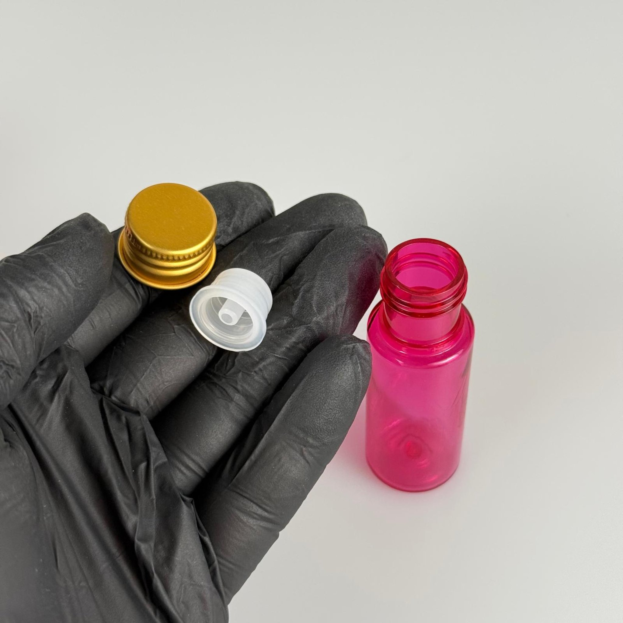 15 CC SİLİNDİR PEMBE PET ŞİŞE + KÖPÜK CONTALI GOLD ALÜMİNYUM METAL KAPAKLI + DAMLALIKLI KOLONYA TIPALI TAKIML - 15 ML PEMBE PET ŞİŞE