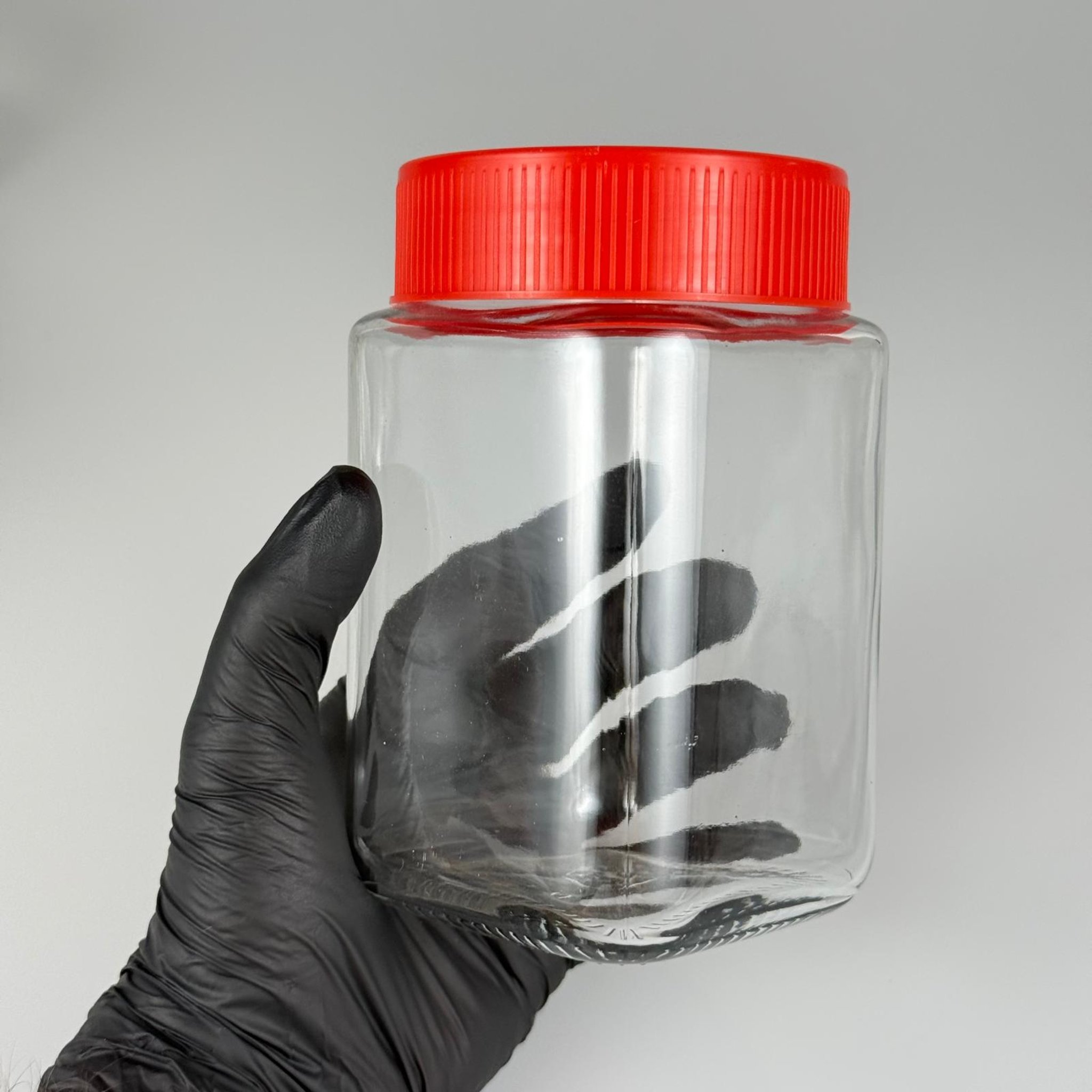 720 CC CAM KARE KAVANOZ - KIRMIZI PLASTİK KAPAKLI - 720 ML KÖŞELİ CAM KAVANOZ