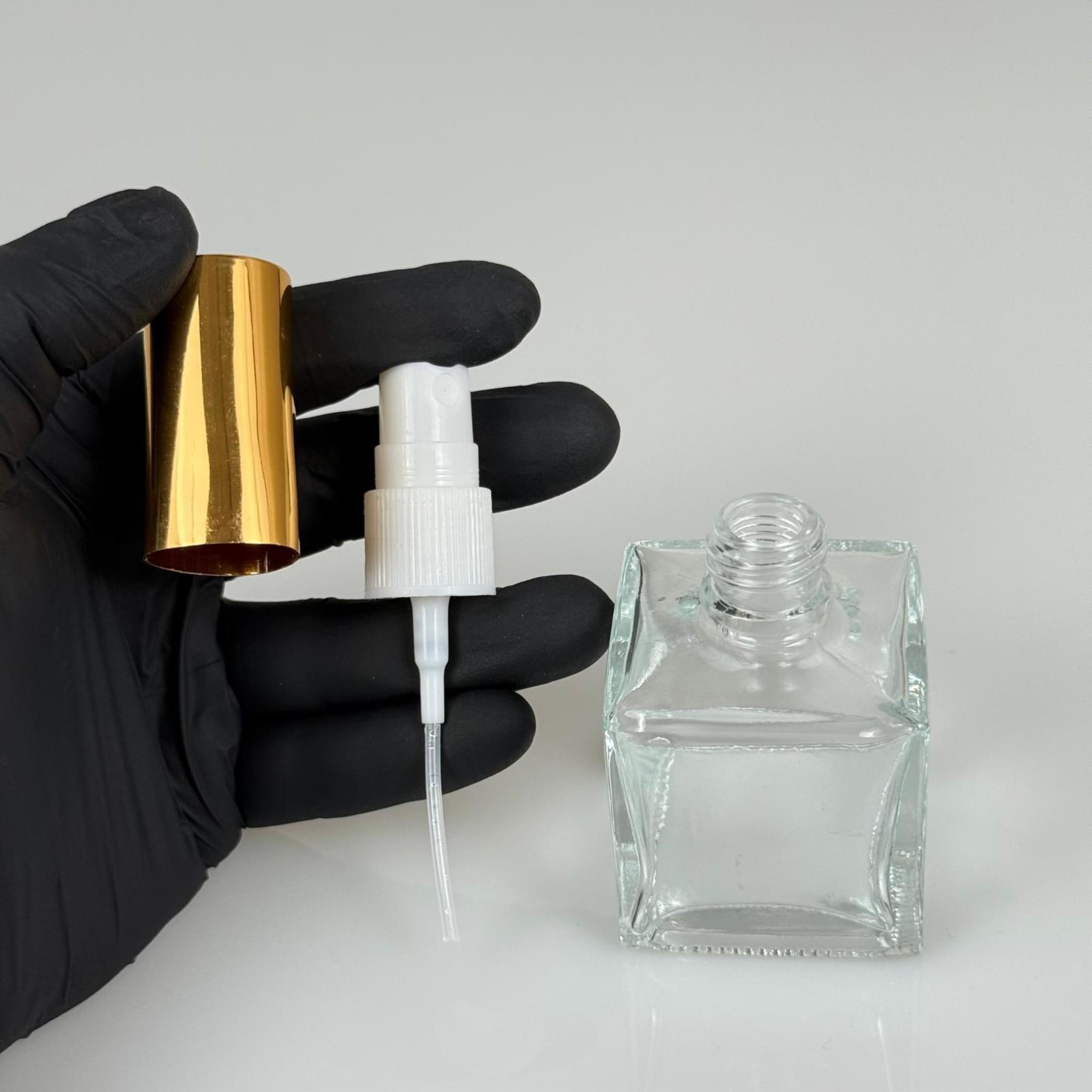 50 CC KARE CAM ŞİŞE + GOLD SPREY FISFIS - 50 ML HEDİYELİK CAM KOLONYA ŞİŞESİ - PARFÜM ESANS ŞİŞESİ - DÜĞÜN, NİŞAN, SÖZ, KINA, CENAZE, PROMOSYON, PARFÜM İÇİN HEDİYELİK KOLONYA ŞİŞELERİ