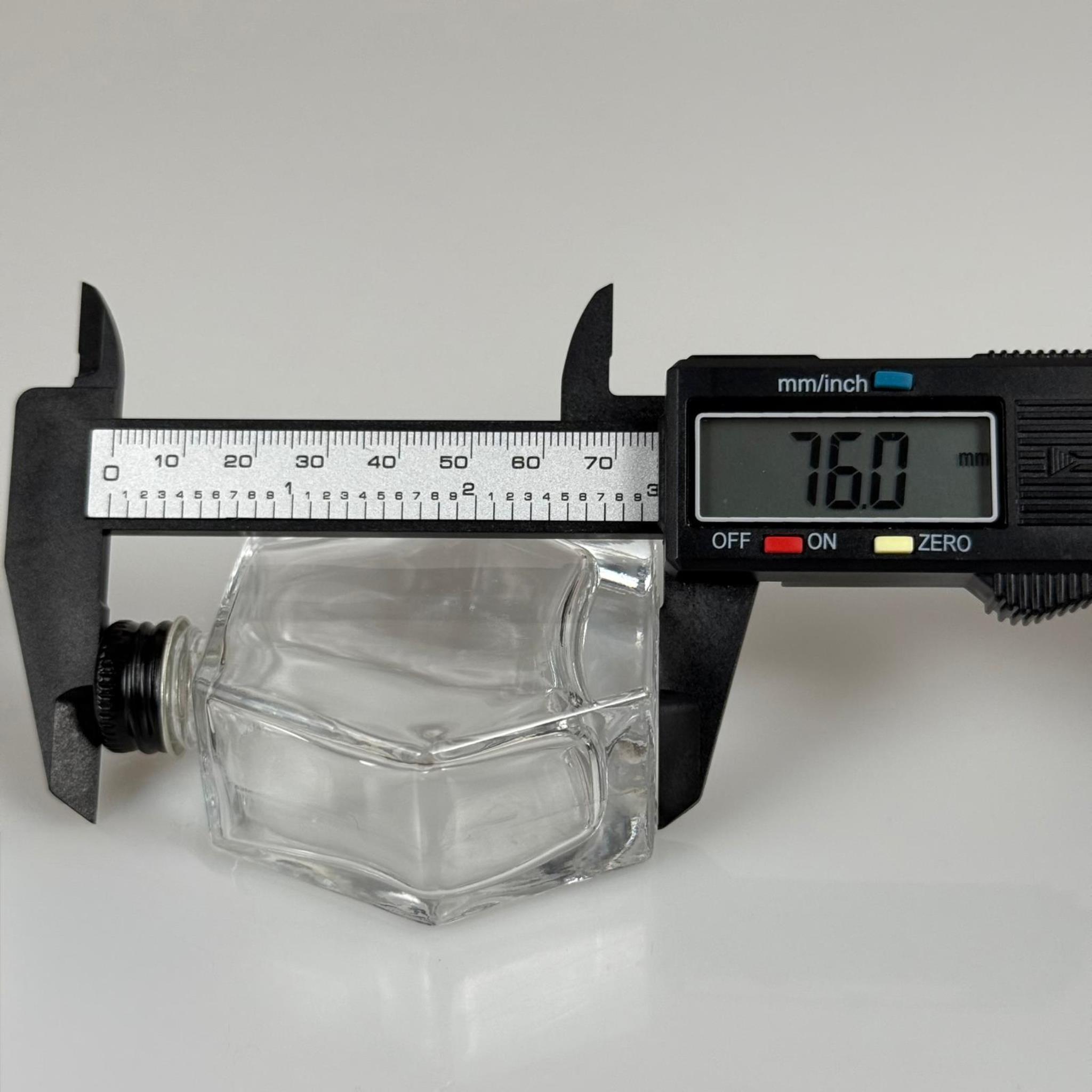 50 CC ALTIGEN CAM ŞİŞE + SİYAH METAL KAPAK + KOLONYA TIPASI - 50 ML HEDİYELİK CAM KOLONYA ŞİŞESİ - DÜĞÜN, NİŞAN, SÖZ, KINA, CENAZE, PROMOSYON İÇİN HEDİYELİK KOLONYA ŞİŞELERİ
