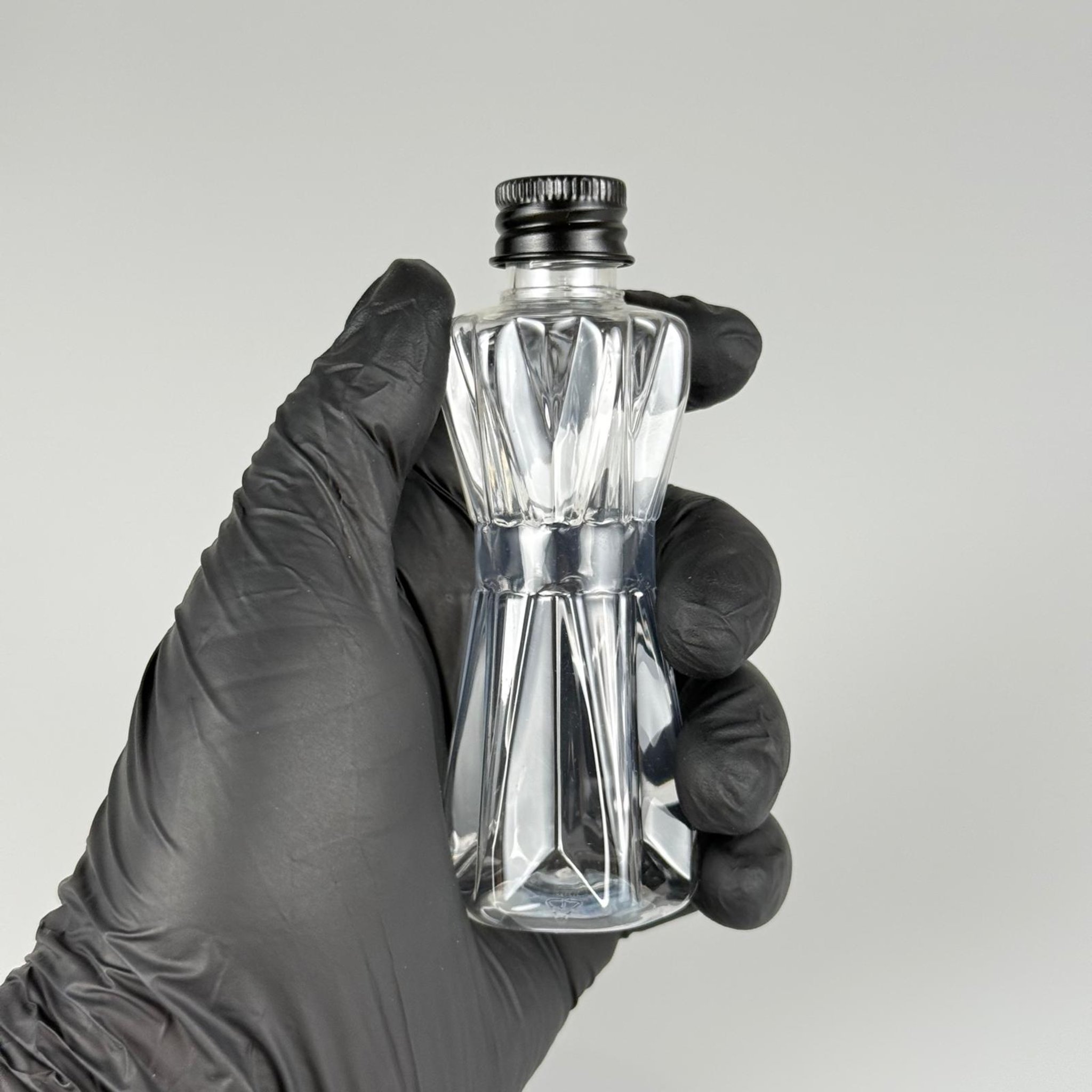 50 CC ELMAS MODEL PET ŞİŞE + KÖPÜK CONTALI SİYAH ALÜMİNYUM METAL KAPAKLI TAKIM - 50 ML PLASTİK ŞİŞE